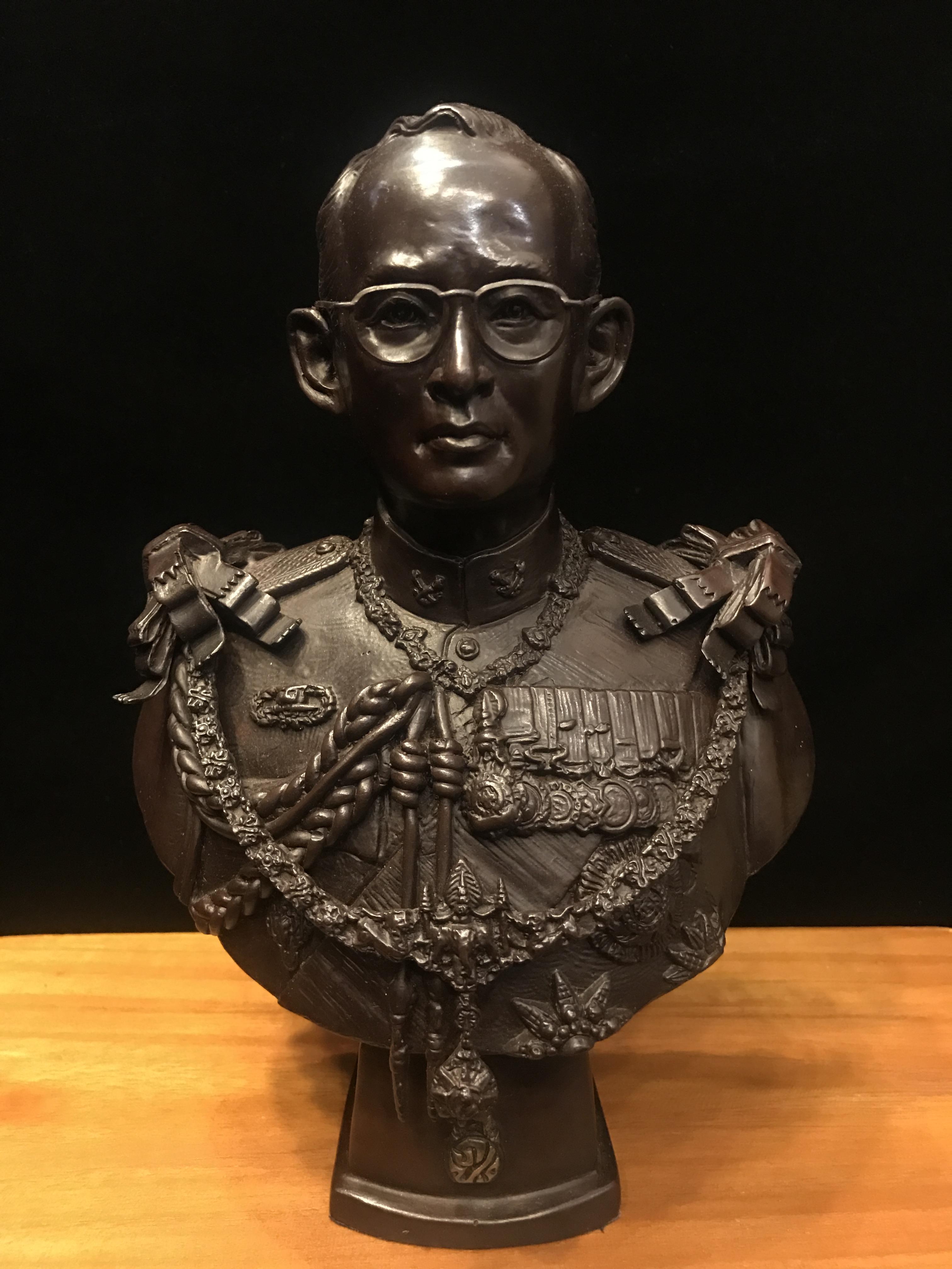 พระบรมรูปในหลวงรัชกาลที่9 รุ่นเฉลิมพระเกียรติ ปี2545