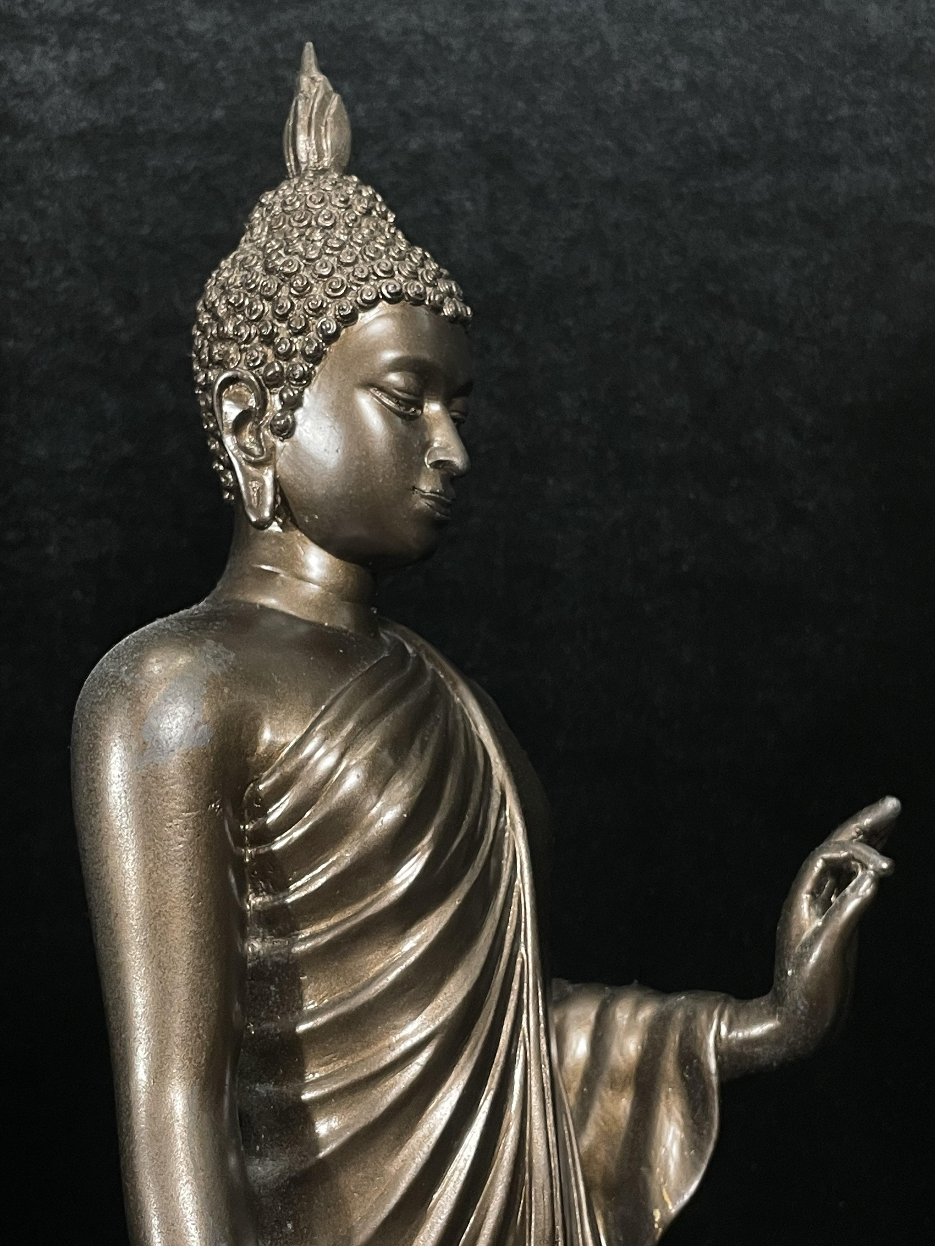 พระบูชา 25พุทธศตวรรษ พระศรีศากยะทศพลญาณ ประธานพุทธมณฑลสุทรรศน์ ปี2530 ตราสัญลักษณ์ ในมหาวาระพระชนมพรรษา ครบ 5 รอบ 60 พรรษา เมื่อ 5 ธันวาคม ปี 2530 หมายเลข (๑๕)๔๐๕ (เลขสวยผลรวมได้ 9 เจริญก้าวหน้าในทุกๆด้าน) ขนาดความสูง 15 นิ้ว รวมฐานสูง 18 นิ้ว(นิยมหายาก)