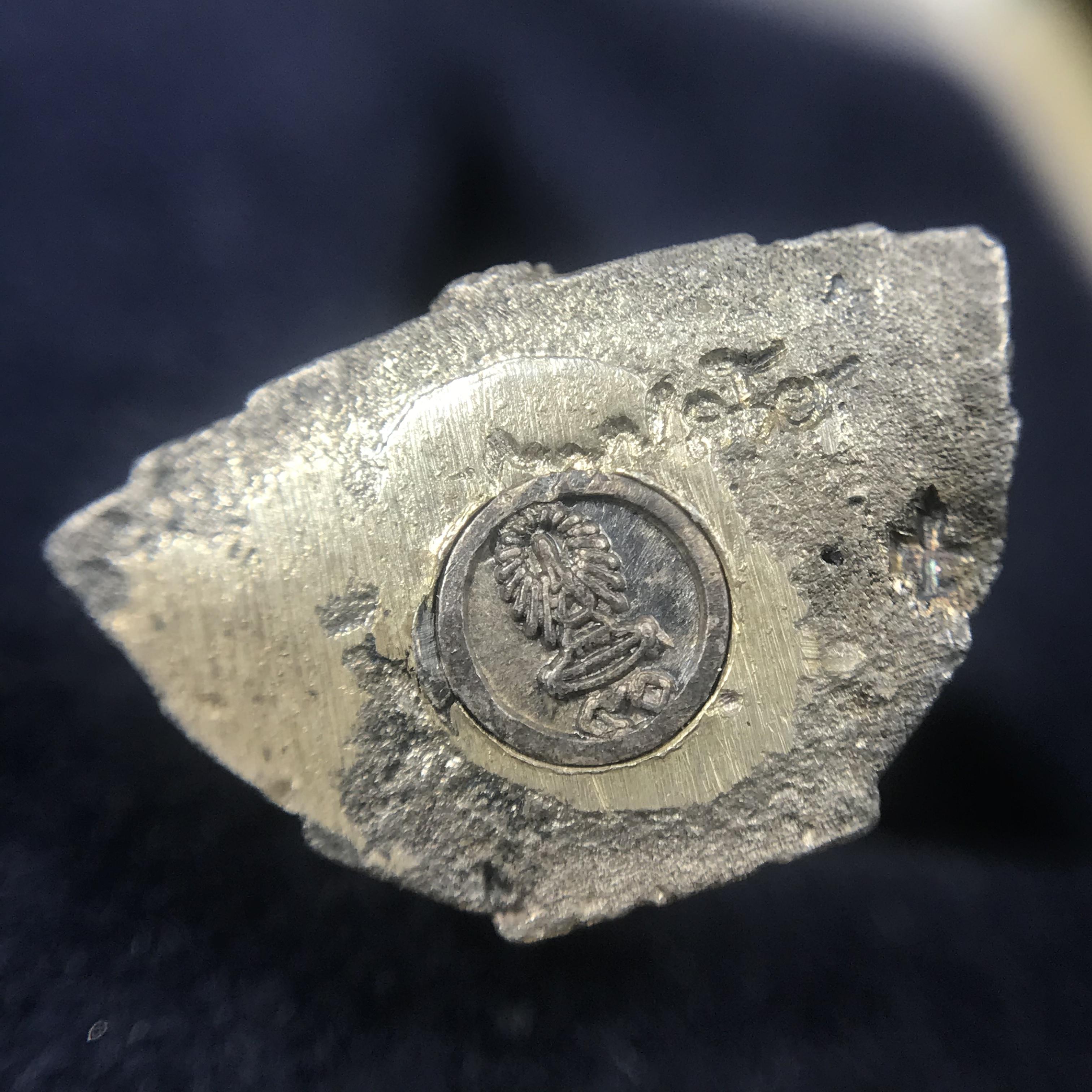 พระกริ่งพระพุทธชินสีห์ ภปร ทันโตเสฏโฐ ปี 2533 เนื้อเงิน (วัตถุมงคลหนึ่งเดียวที่บรรจุพระทนต์(ฟัน)ในหลวงรัชกาลที่9 พระราชทานให้จัดสร้าง)(1ใน1999องค์)