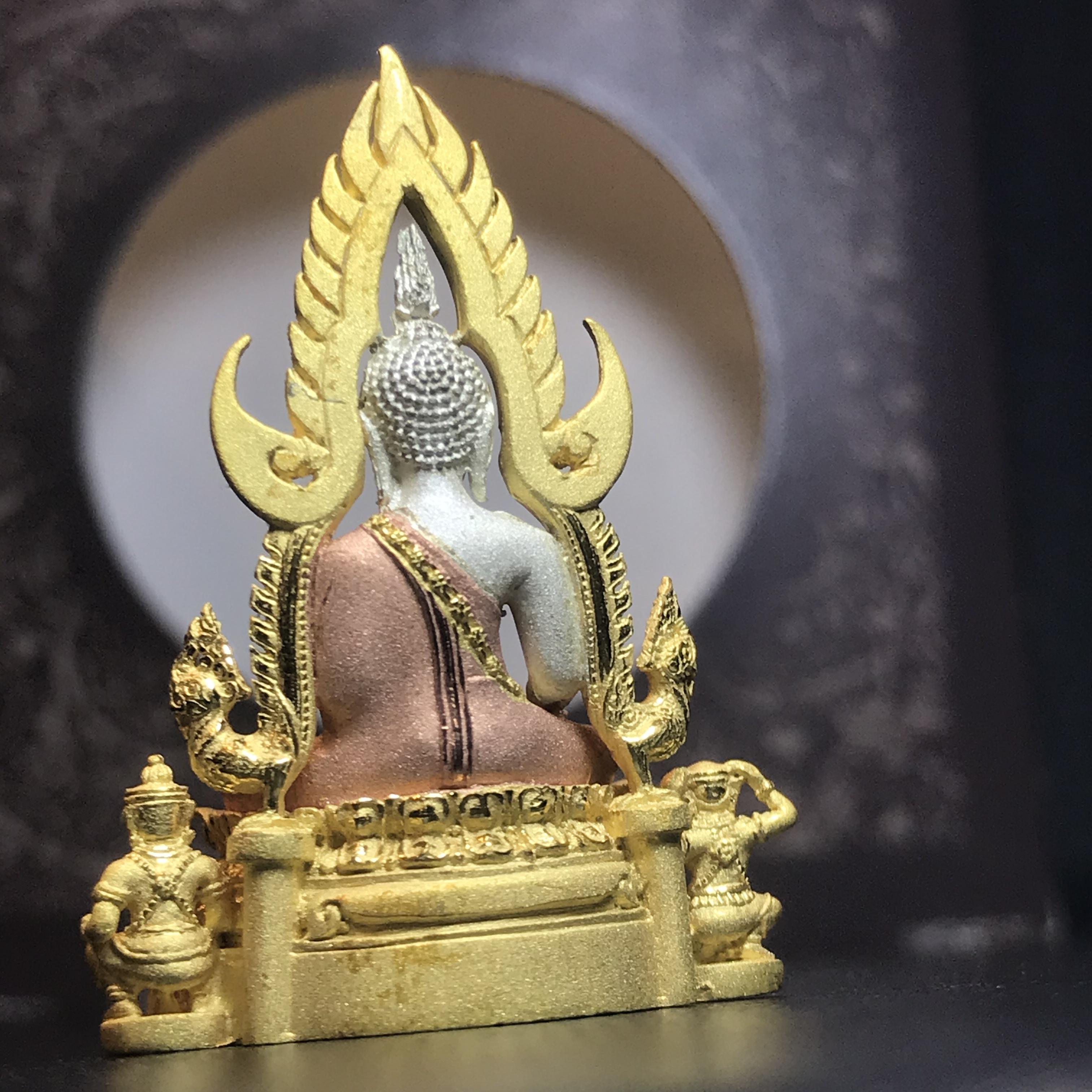 พระพุทธชินราช ภปร. โครงการ "เพราะแผ่นดินนี้ คือ แผ่นดินเกิด" ปี2548(รุ่นแรก) ลอยองค์ หน้าตัก 1/2 นิ้ว เนื้อเงินสามกษัตริย์