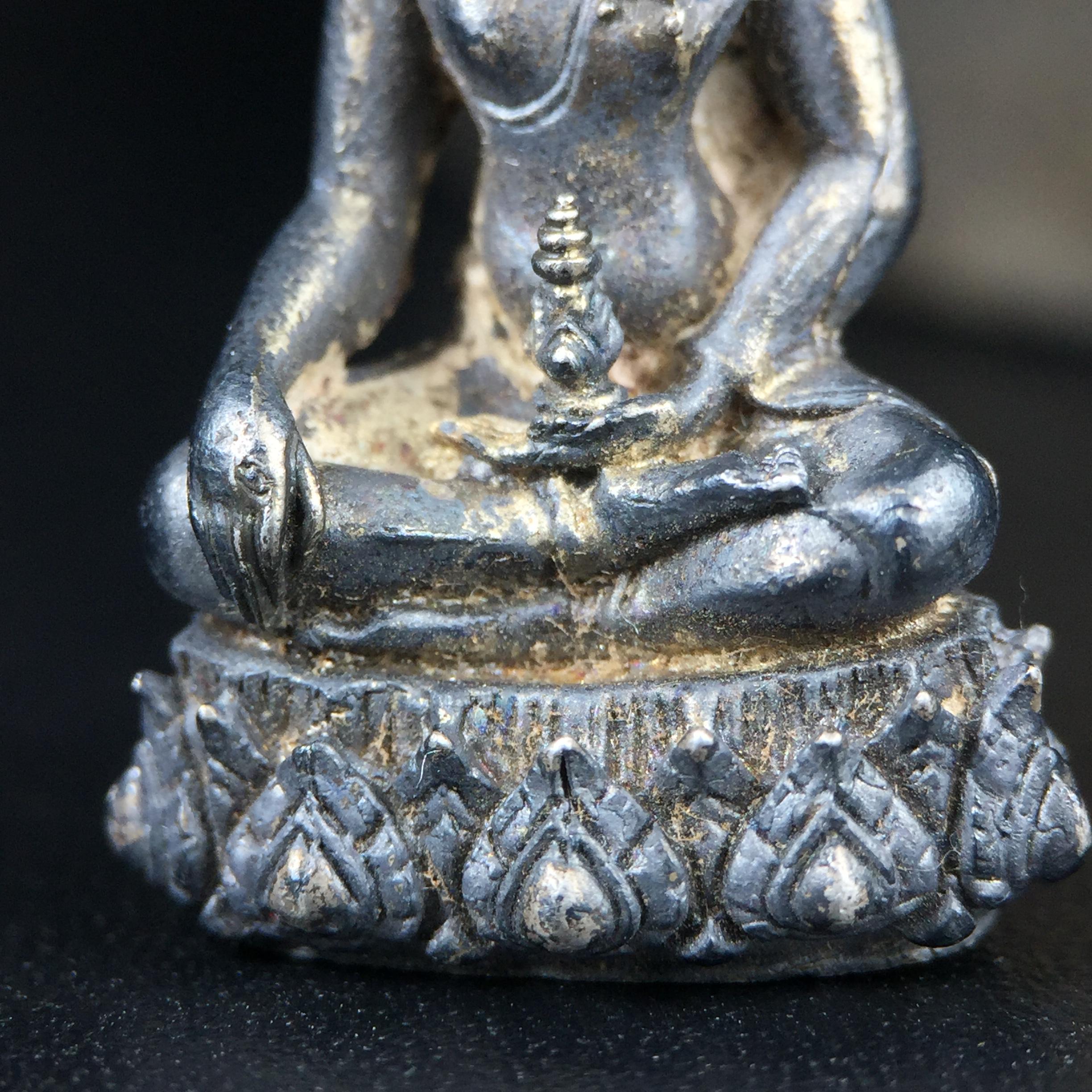 พระกริ่งวาสนา 80 พรรษา สมเด็จพระสังฆราช (วาสน์) วัดราชบพิธฯ ปี2521 เนื้อเงิน(ตอกหมายเลข)(ตอกโค๊ตพระปิดตา) โดยมีหลวงปู่โต๊ะ วัดประดู่ฉิมพลีร่วมปลุกเสก สภาพผิวเดิม สวยจัด แชมป์ๆพร้อมกล่องบรรจุเดิม(หายาก)