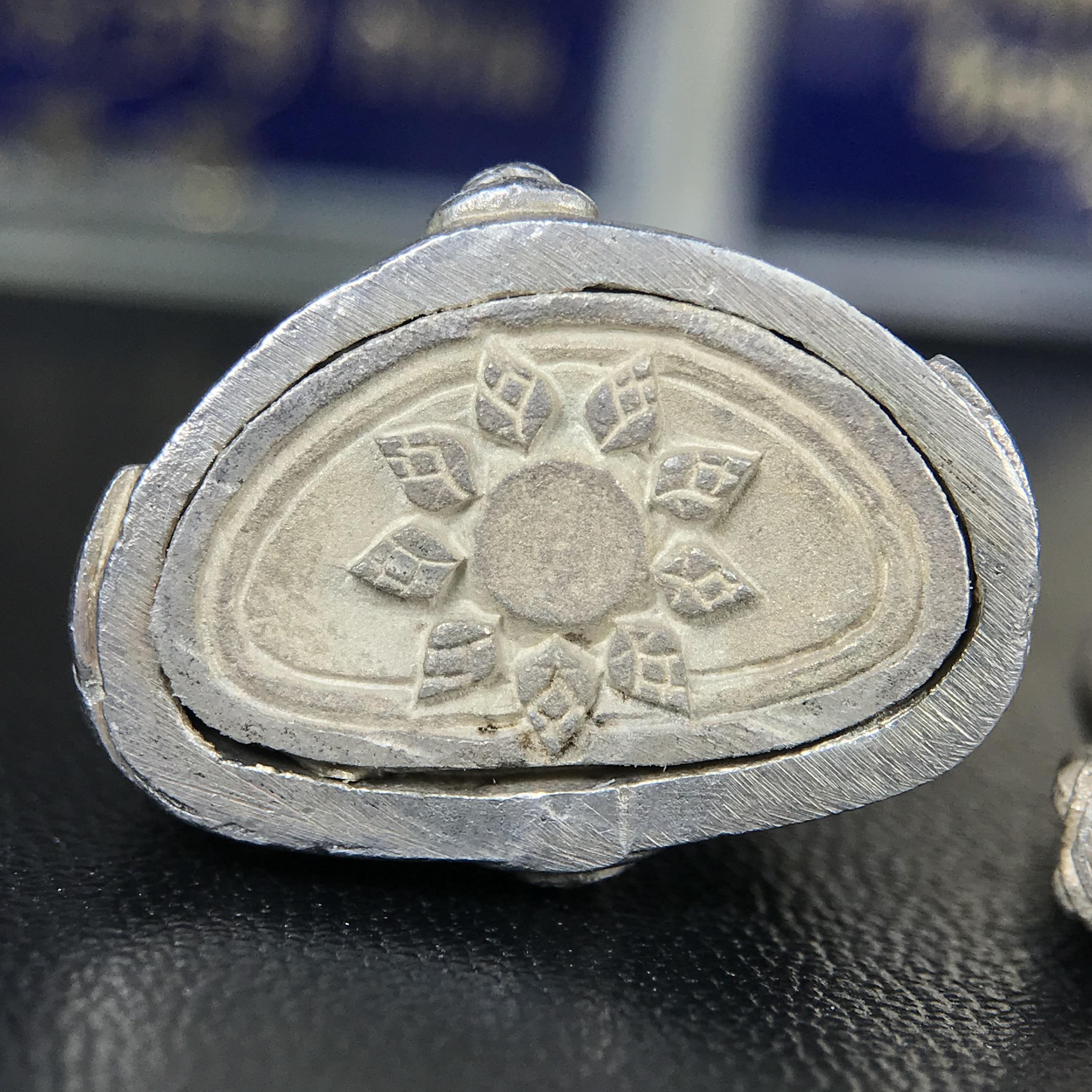 พระกริ่งนวปทุม ภปร.-พระชัยวัฒน์นวปทุม ภปร.-พระกริ่งไพรีพินาศ ภปร. รุ่นแรก วัดปทุมวนาราม ครบชุดเนื้อเงิน ปี2535(ในหลวงรัชกาลที่9เสด็จเททอง)(1ใน3000องค์)หายาก***เก็บทีเดียวครบชุดไปเลยรุ่นนี้ แนะนำ....ตอนนี้หายากแล้ว***