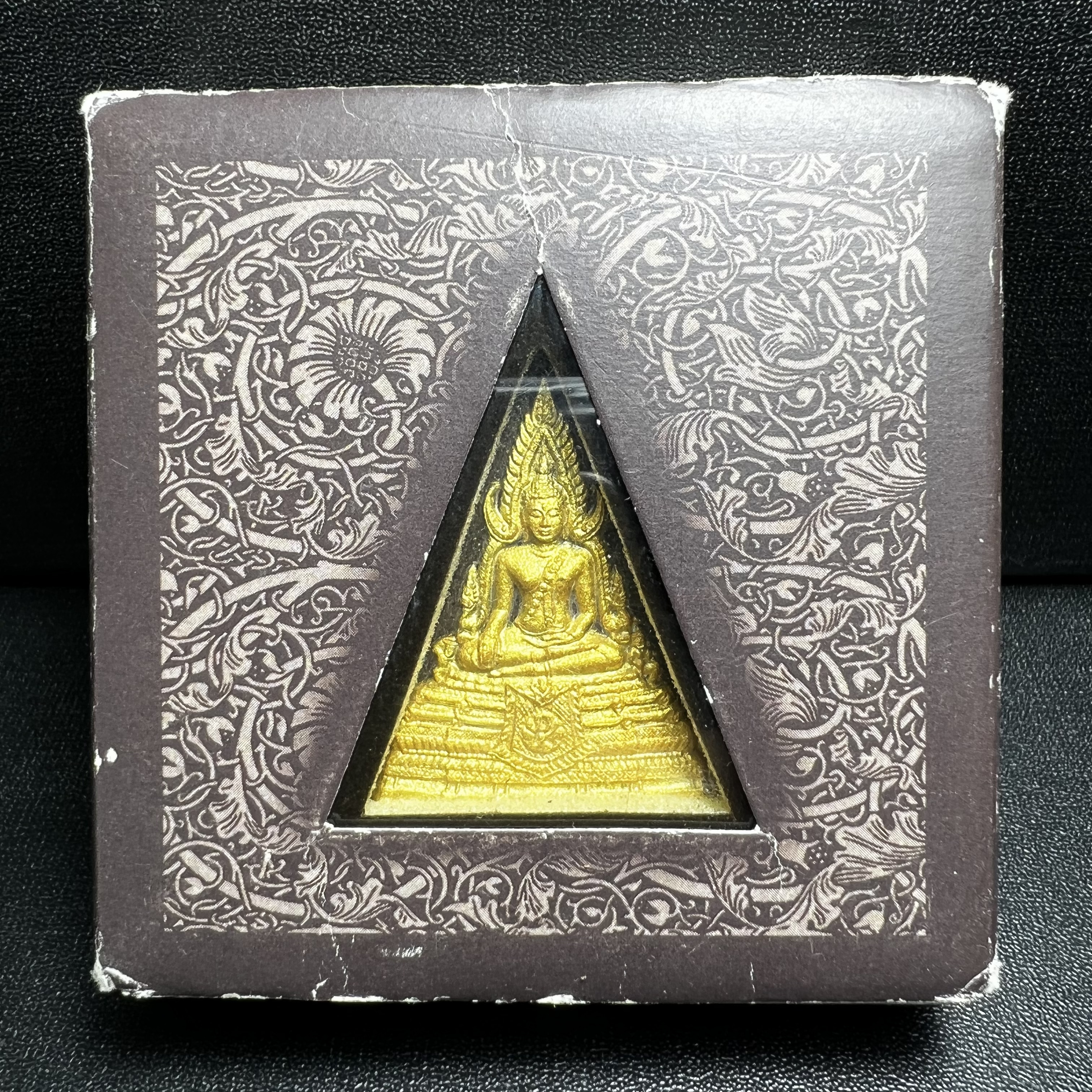 พระพุทธชินราช ภปร. โครงการ "เพราะแผ่นดินนี้ คือ แผ่นดินเกิด" ปี2548(รุ่นแรก) พระผงหลัง ภ.ป.ร. เงิน (พระราชทานเส้นพระเจ้า (เส้นผม)และมวลสารจิตรลดา)