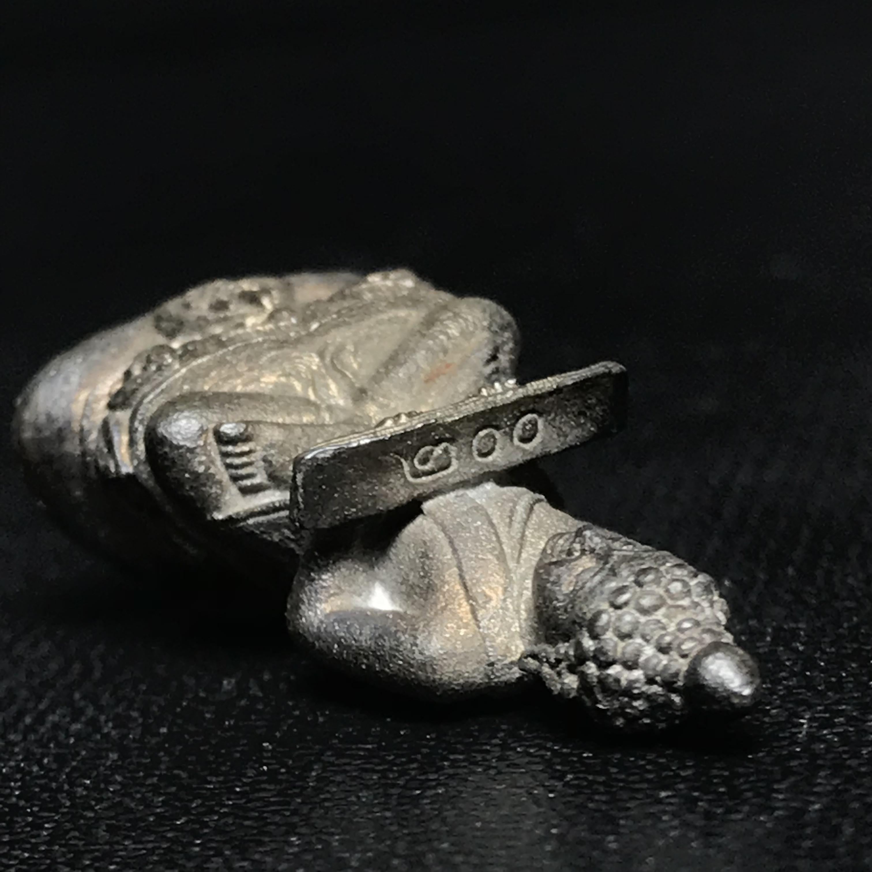 พระกริ่งปรมานุชิตชิโนรส วัดพระเชตุพนวิมลมังคลาราม(วัดโพธิ์) ปี2533 เนื้อนวโลหะ ( ในหลวงรัชกาลที่9เสด็จเททอง)