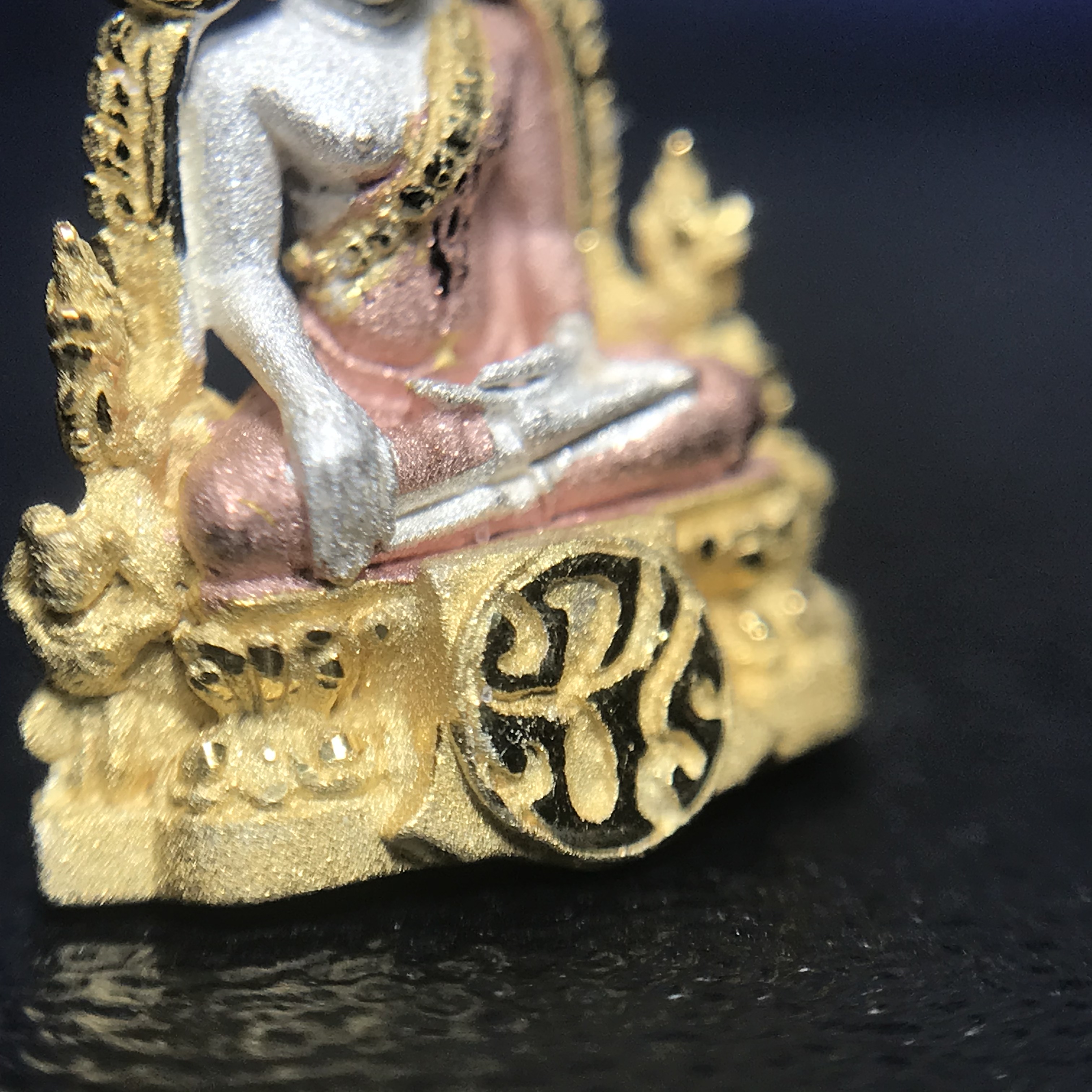 พระพุทธชินราช ภปร. โครงการ เพราะแผ่นดินนี้คือแผ่นดินเกิด เนื้อเงินชุบสามกษัตริย์ ปี2551 ขนาดหน้าตัก1/4นิ้ว (สวยงามหายาก)