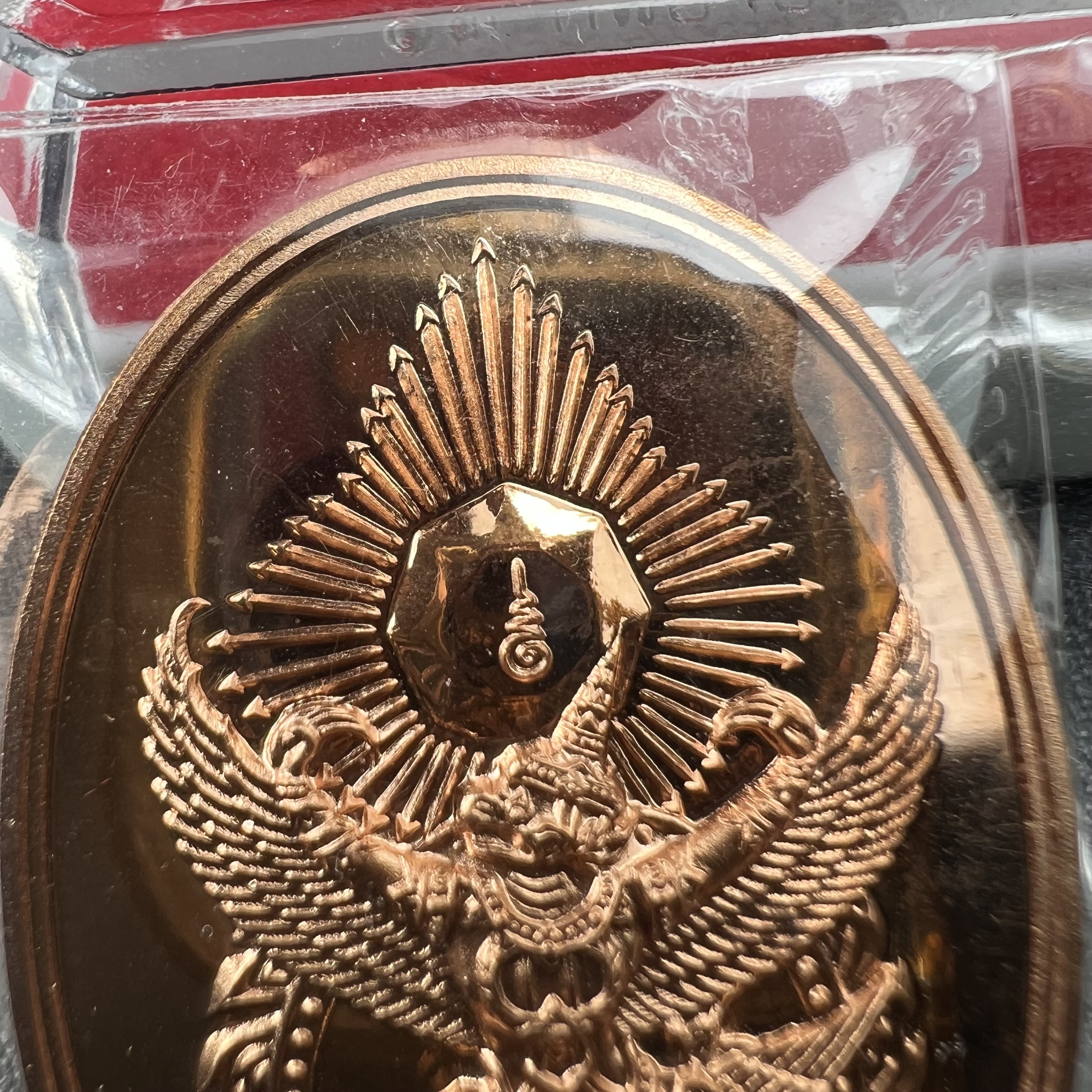 เหรียญครุฑดวงตรามหาเดช หลังยันต์มงกุฏพระเจ้า วัดตรีทศเทพวรวิหาร ปี2553 เนื้อทองแดงขัดเงา(สภาพสวยซีนซองเดิมกล่องบรรจุเดิม)ดวงตราแห่งชัยชนะ ความสำเร็จ เจริญรุ่งเรือง แก้อาถรรพ์ ต่างๆ