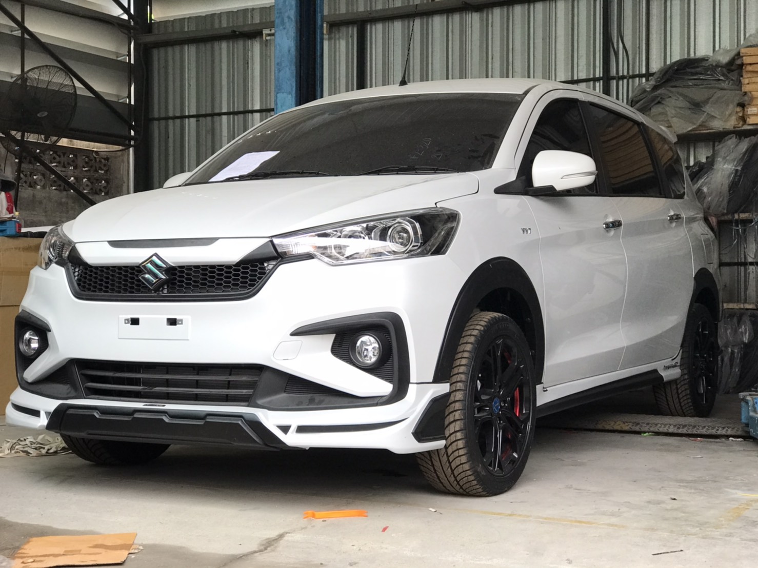 Suzuki Ertiga 2019 V.1 with custom grille bodykits by Amotriz