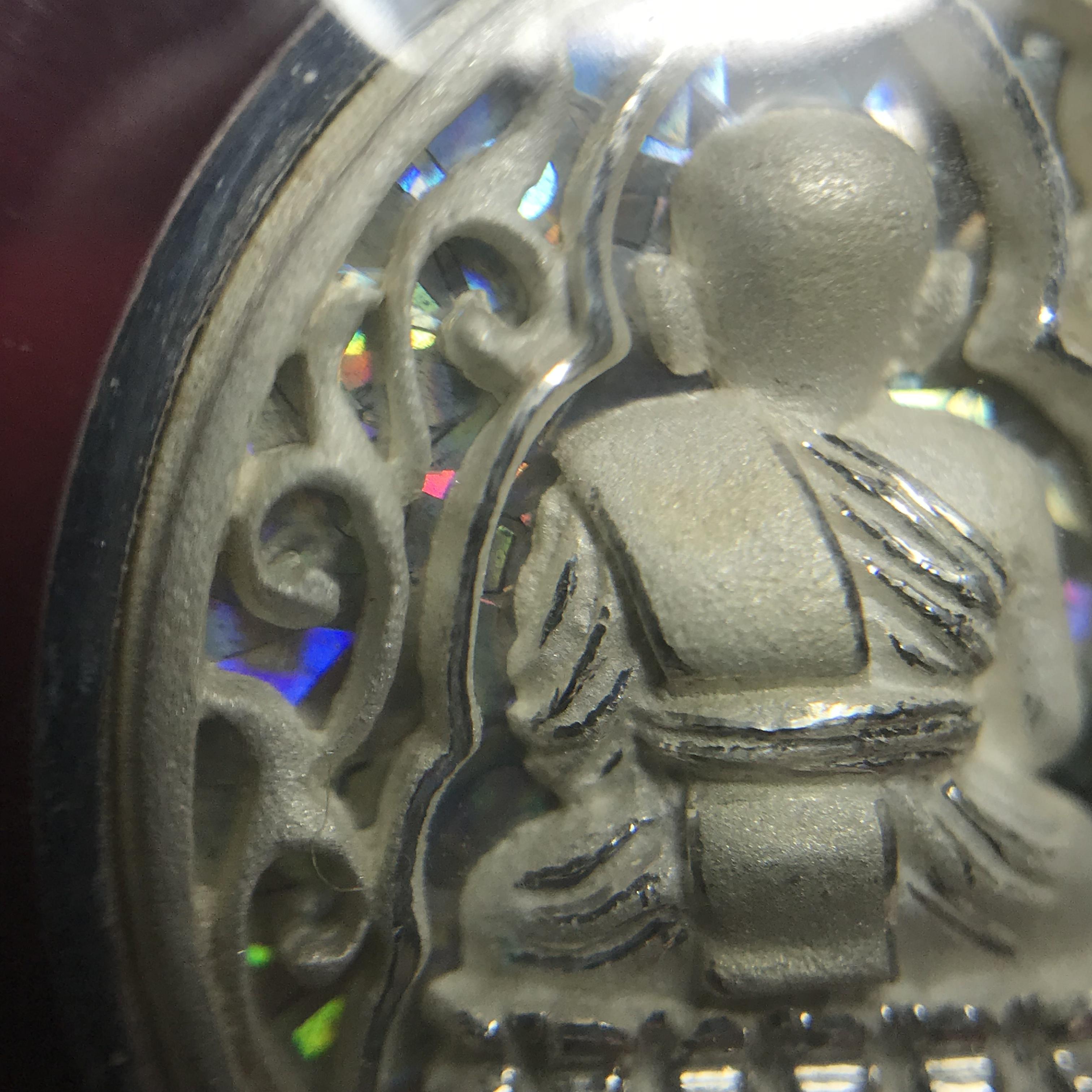 เหรียญหลวงปู่ทวด รุ่นมงคลบารมี วัดประสาทบุญญาวาส ปี 2545 เนื้อเงินพิมพ์ทรงรูปไข่(เล็ก)(2.0*1.8ซม.)ฉลุลายสวยงาม ตอกโค๊ตมีหมายเลข พร้อมกล่องบรรจุเดิม