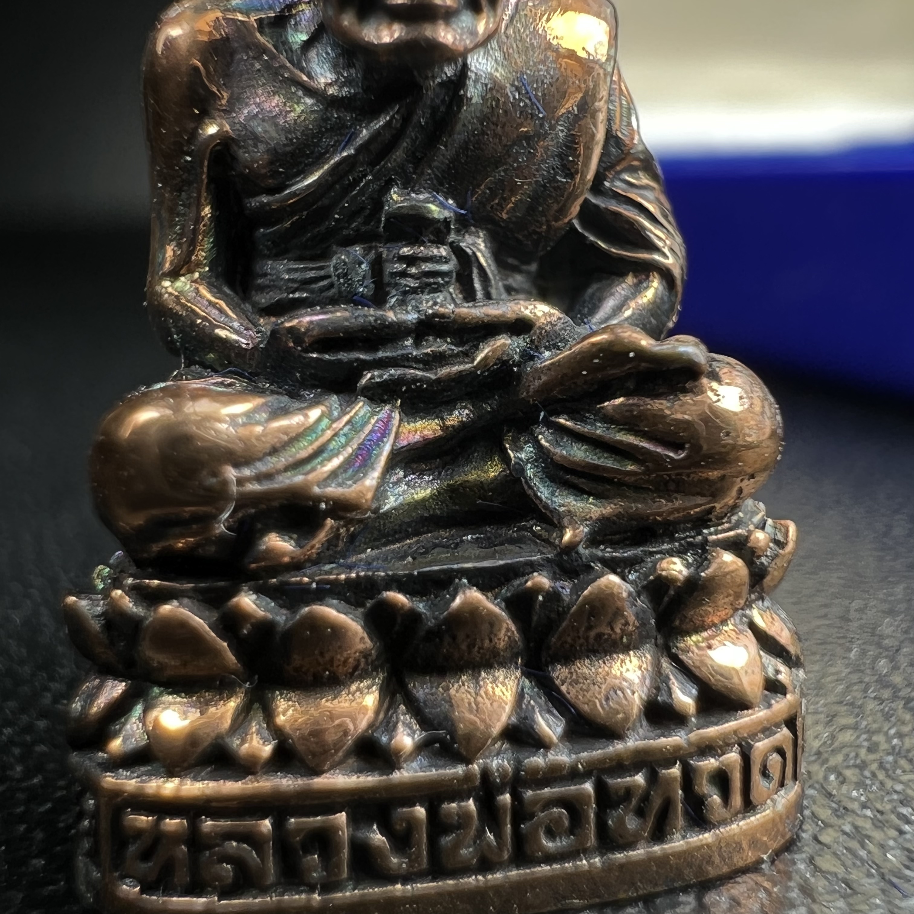 รูปเหมือนหล่อลอยองค์หลวงปู่ทวด รุ่น 111ปี กระทรวงกลาโหม เนื้อนวโลหะรมดำ-ปัดเงา ปี2540 พิธีใหญ่ สภาพสวย เข้มขลัง นิยม พร้อมกล่องบรรจุเดิม