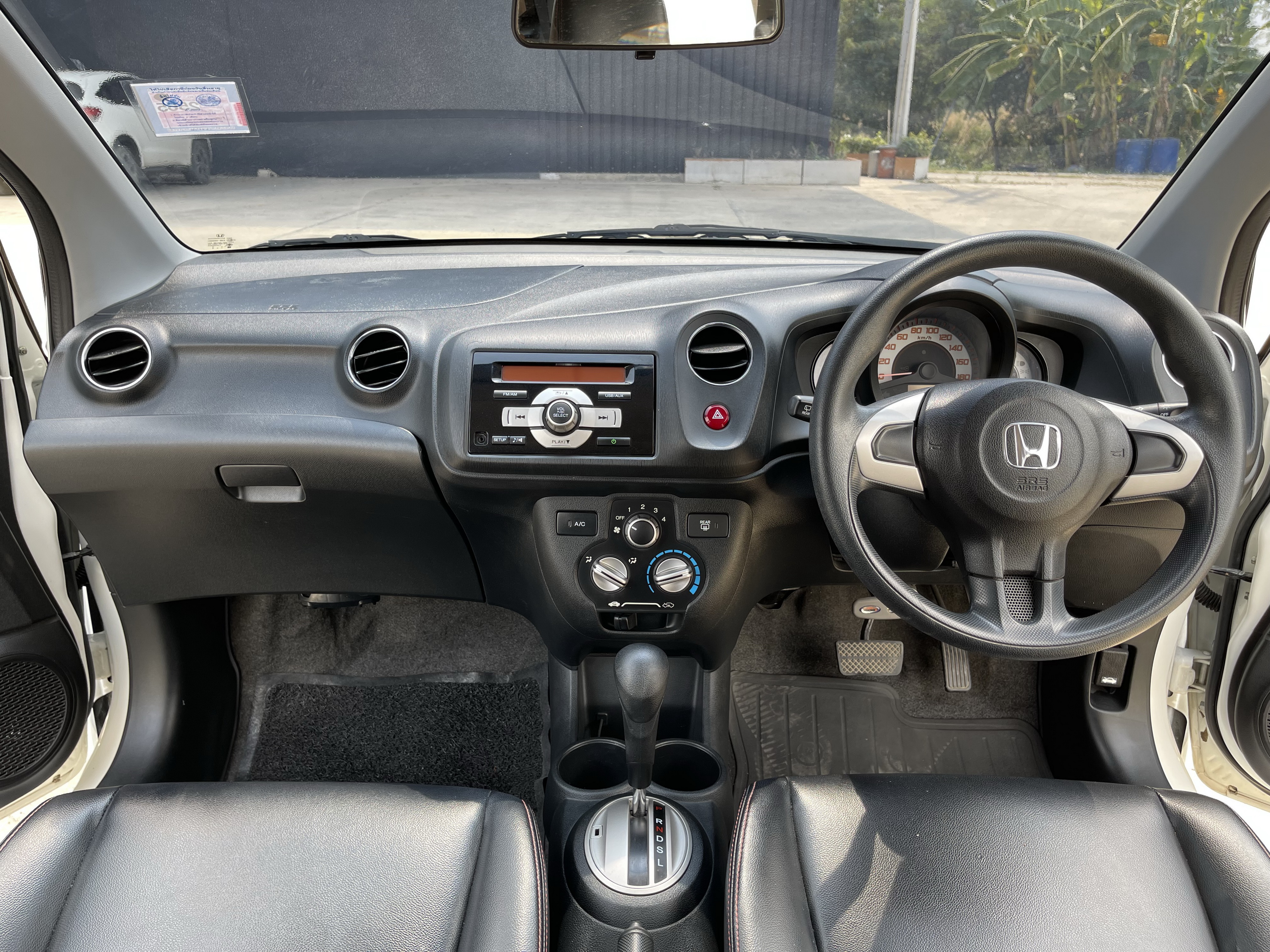 Honda Brio 1.2 V At 2015 ขาว