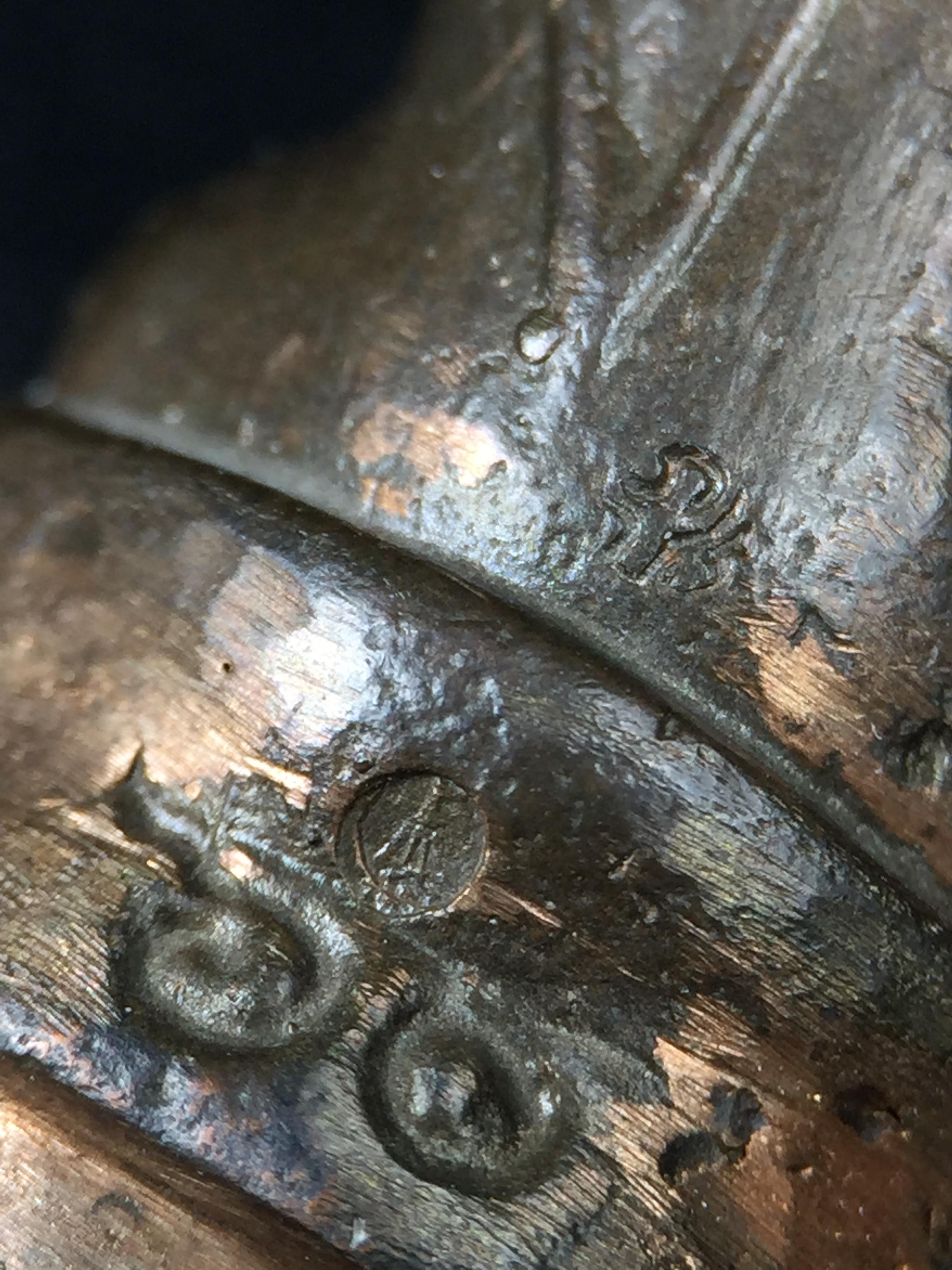 พระกริ่ง ภปร. 60 ปี ธรรมศาสตร์ สร้างเป็นที่ระลึกการสถาปนาครบรอบ 60 ปี มหาวิทยาลัยธรรมศาสตร์ ปี 2537(ในหลวงรัชกาลที่9 เสด็จเป็นประธานในพิธี)(พิธีใหญ่ เกจิที่มีชื่อเสียงมาร่วมปลุกเสกจำนวนมาก ชนวนมาลสารเก่าเข้มขลัง )**ของดีธรรมศาสตร์ที่ศิษย์เก่าไม่ควรพลาด**