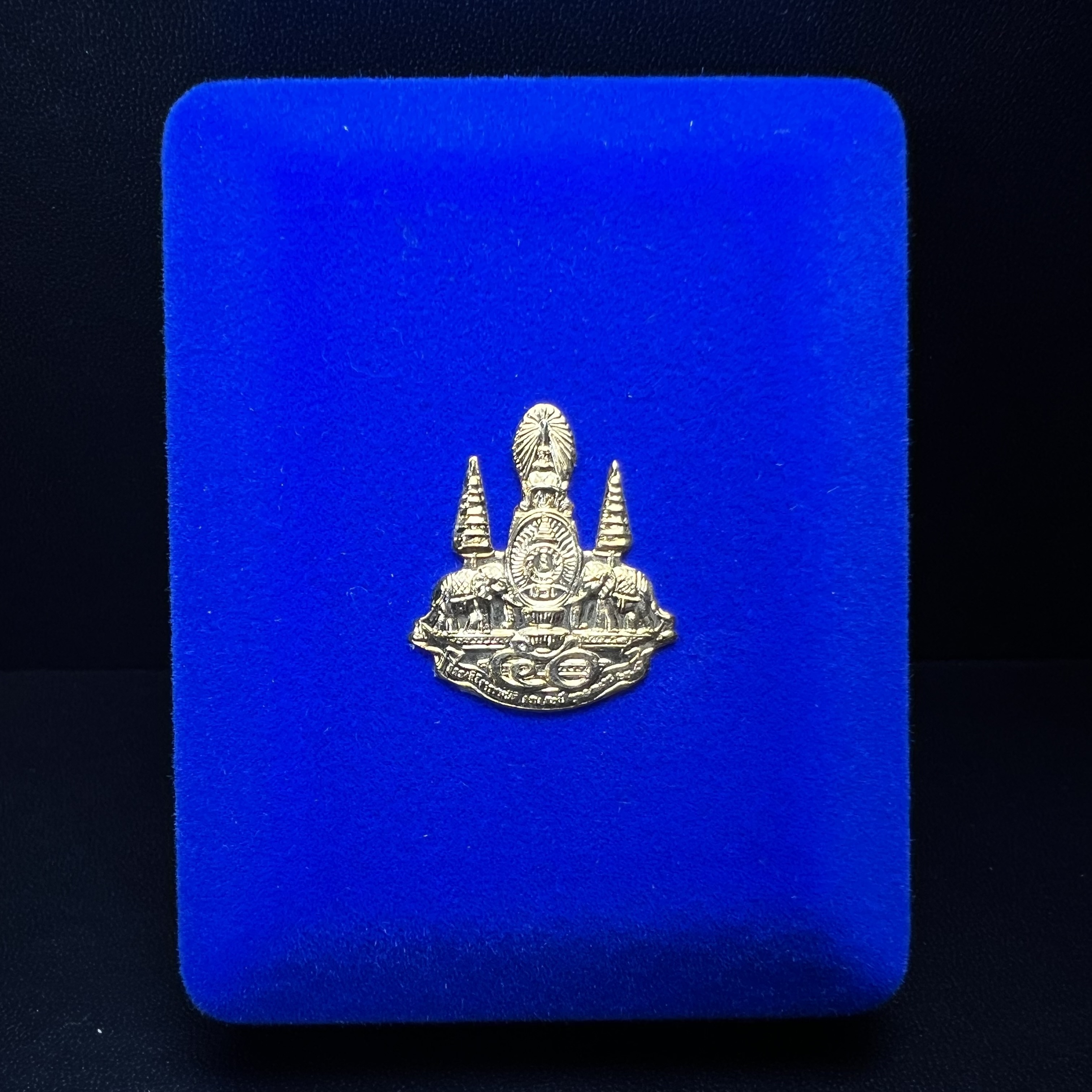 พระกริ่งหลวงพ่อโสธร ภปร. รุ่นกาญจนาภิเษก จัดสร้างในมงคลวโรกาสที่พระบาทสมเด็จพระเจ้าอยู่หัวรัชกาลที่9 เสด็จเถลิงถวัลย์สิริราชสมบัติ ครบ 50 ปี ในพุทธศักราช 2539 เนื้อเงิน(ผิวเดิมสวย)(พิธีใหญ่เข้มขลัง)1 ใน 9950 องค์