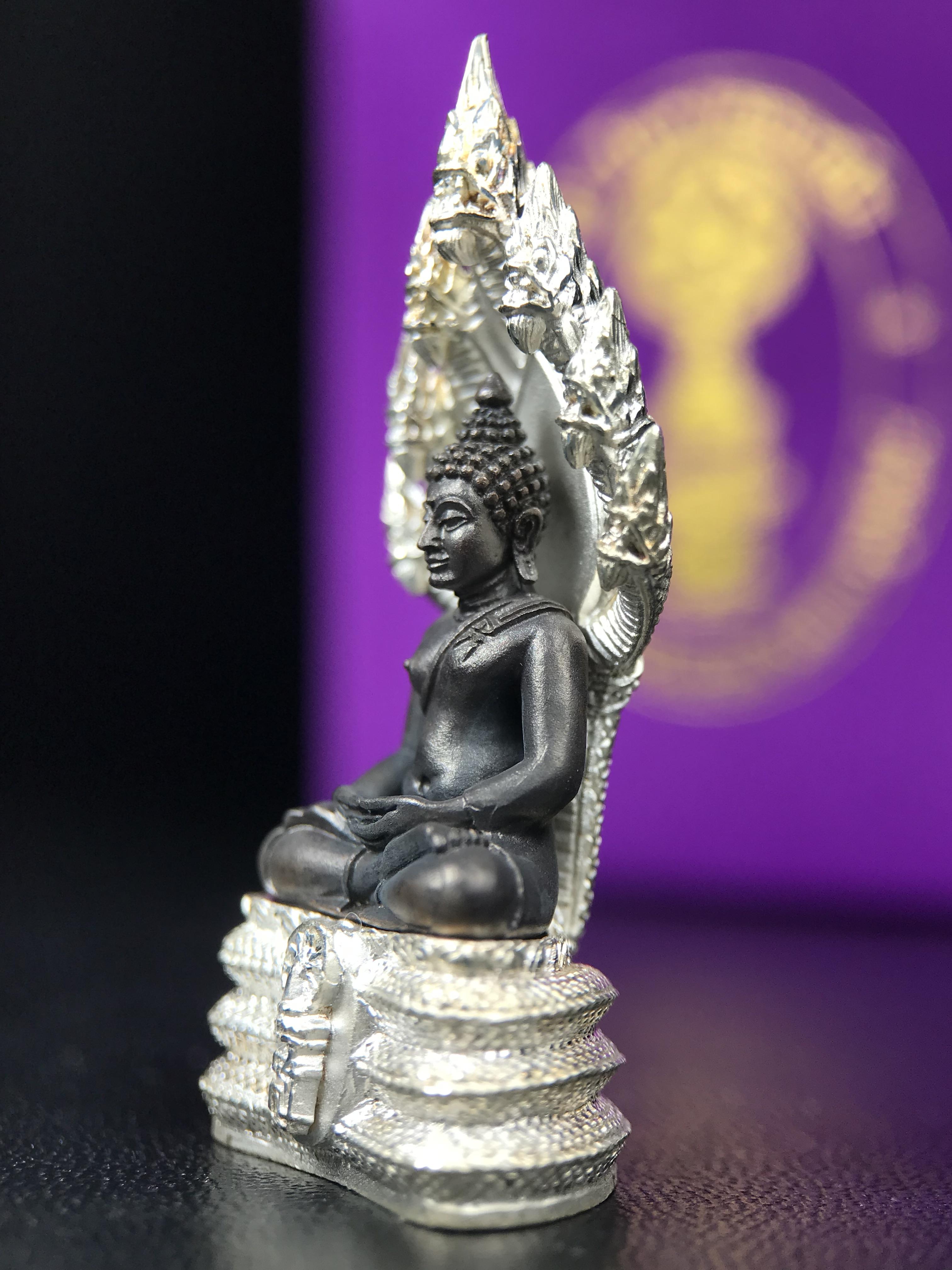 พระนาคปรก สธ. รุ่นสร้างพระอุโบสถเฉลิมพระเกียรติ 4 รอบ 84 พรรษา สมเด็จพระเทพรัตนราชสุดาฯ วัดบวรนิเวศวิหาร ปี 2543 พิมพ์ใหญ่ องค์พระเนื้อนวโลหะ ฐานนาคปรกเนื้อเงิน(สภาพ สวย )พิธีใหญ่ พุทธศิลป์งดงาม หายาก(องค์หมายเลขสวย ๒๖๖) (1 ใน 1999 องค์)