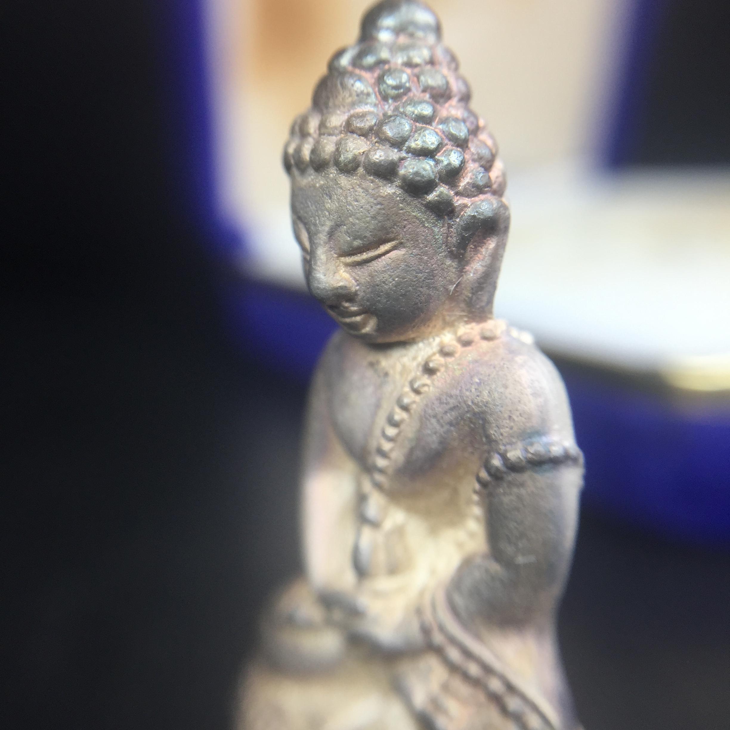 พระกริ่งรุ่นสร้างเจดีย์ วัดคีรีวิหาร ปี 2538 เนื้อเงิน(สภาพผิวสวยเดิม) ที่ระลึกในวาระครบ 5 รอบของ สมเด็จพระวันรัต(จุนท์ พฺรหฺมคุตฺโต) วัดบวรนิเวศวิหาร(เนื้อเงินตอกโค๊ตด้านหลังและเลขใต้ฐาน องค์นี้หมายเลข 360(ผลรวมได้9 เลขมงคล))(1 ใน 561 องค์)หายาก!!