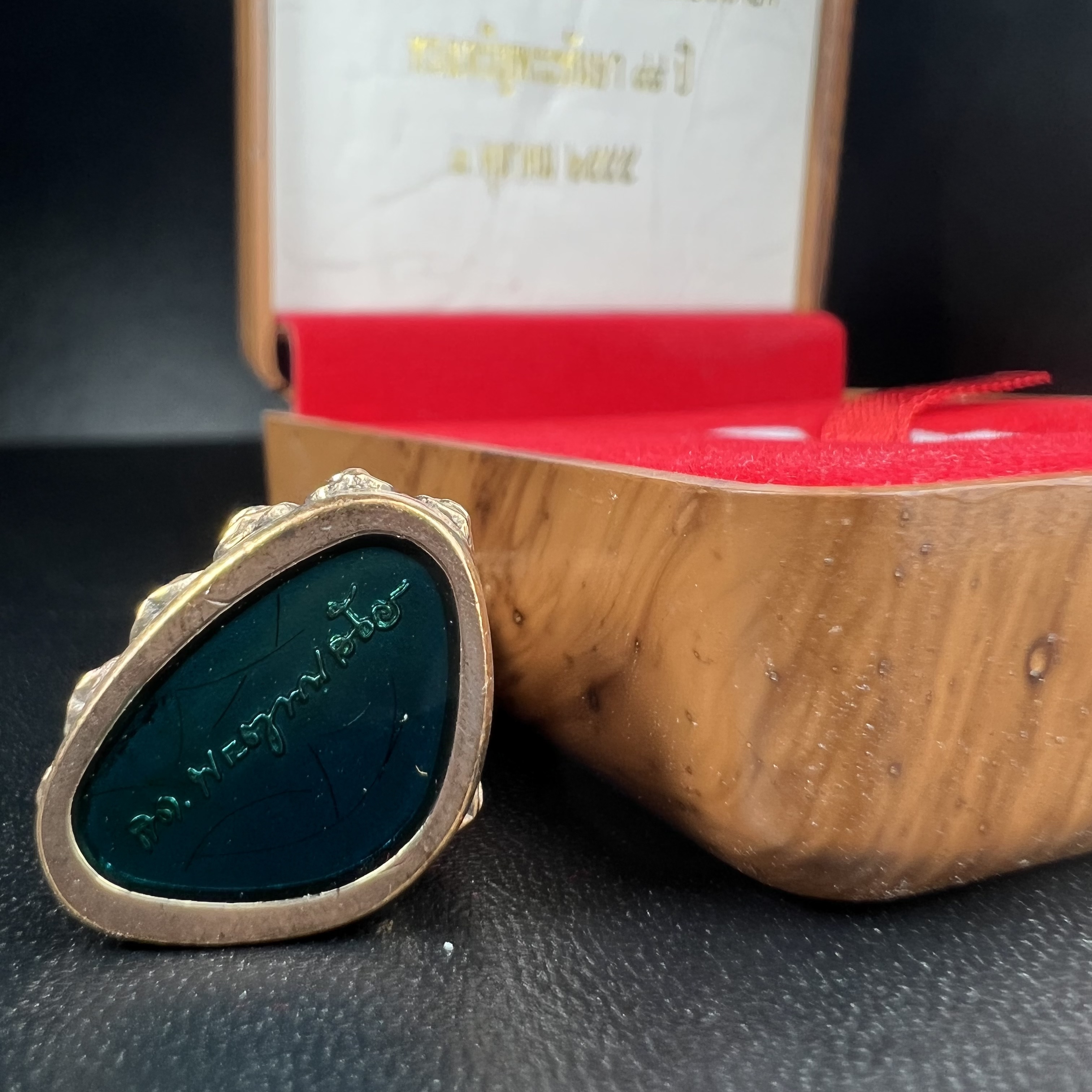 พระกริ่งที่ระลึก สมเด็จพระญาณสังวร สมเด็จพระสังฆราช สกลมหาสังฆปริณายก ทรงเจริญพระชันษา 99 ปี 3 ตุลาคม 2555 วัดบวรนิเวศวิหาร(ทรงพระราชทานใต้ฐานองค์พระกริ่งบรรจุเส้นพระเกศา)(1 ใน 999 องค์)