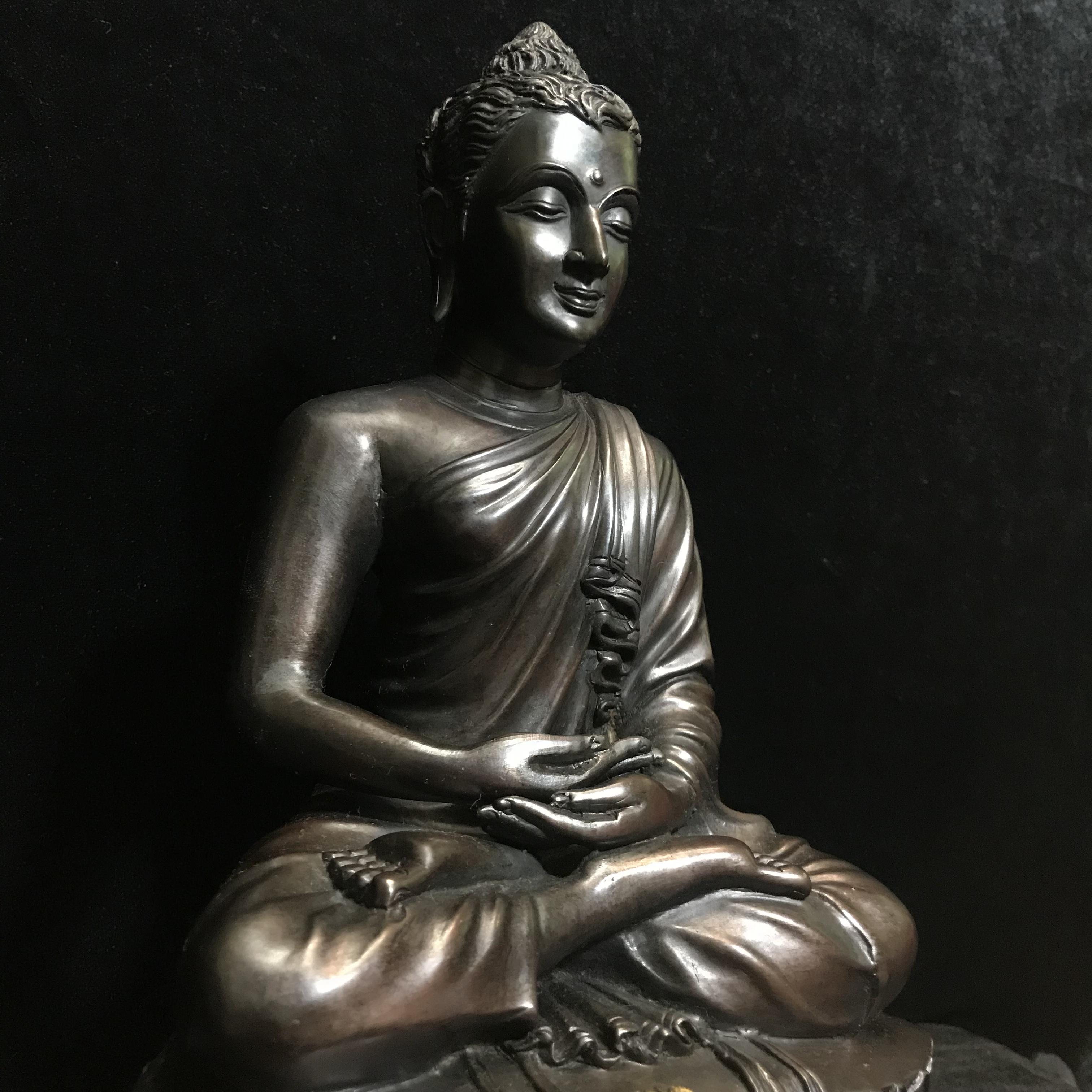 พระพุทธสิทธัตถศาสดา 100 ปี กรมบัญชีกลาง พ.ศ.2533(รุ่นแรก) เนื้อโลหะสำริด รมมันปู หน้าตัก 5.9 นิ้ว (พิธีใหญ่ ศิลป์สวย หายาก)