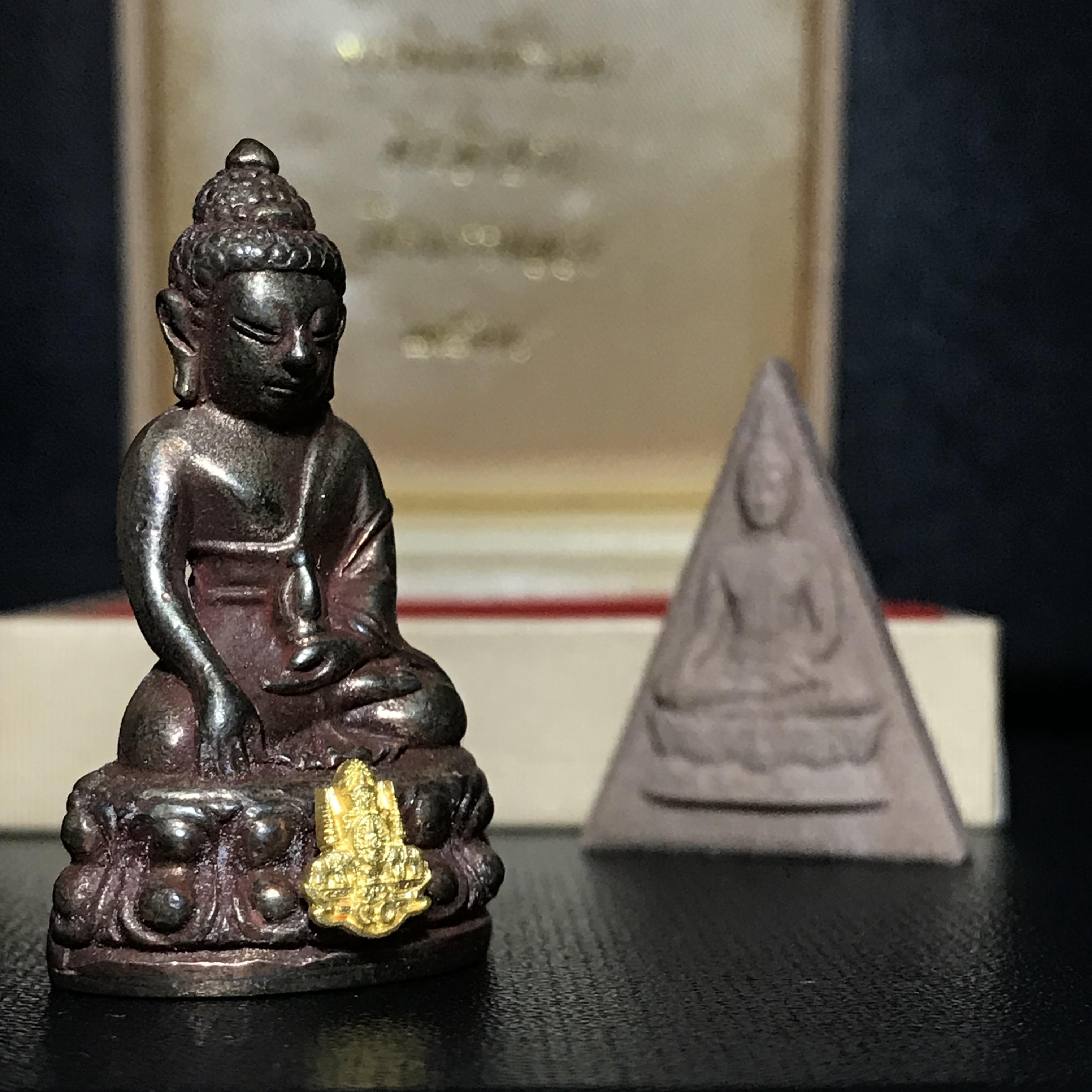 พระกริ่งเจริญโภคทรัพย์ พระพิมพ์จิตรลดา ที่ระลึกโครงการหลวง ปี2539(ชุดกรรมการหายาก)(1ใน1999ชุด)