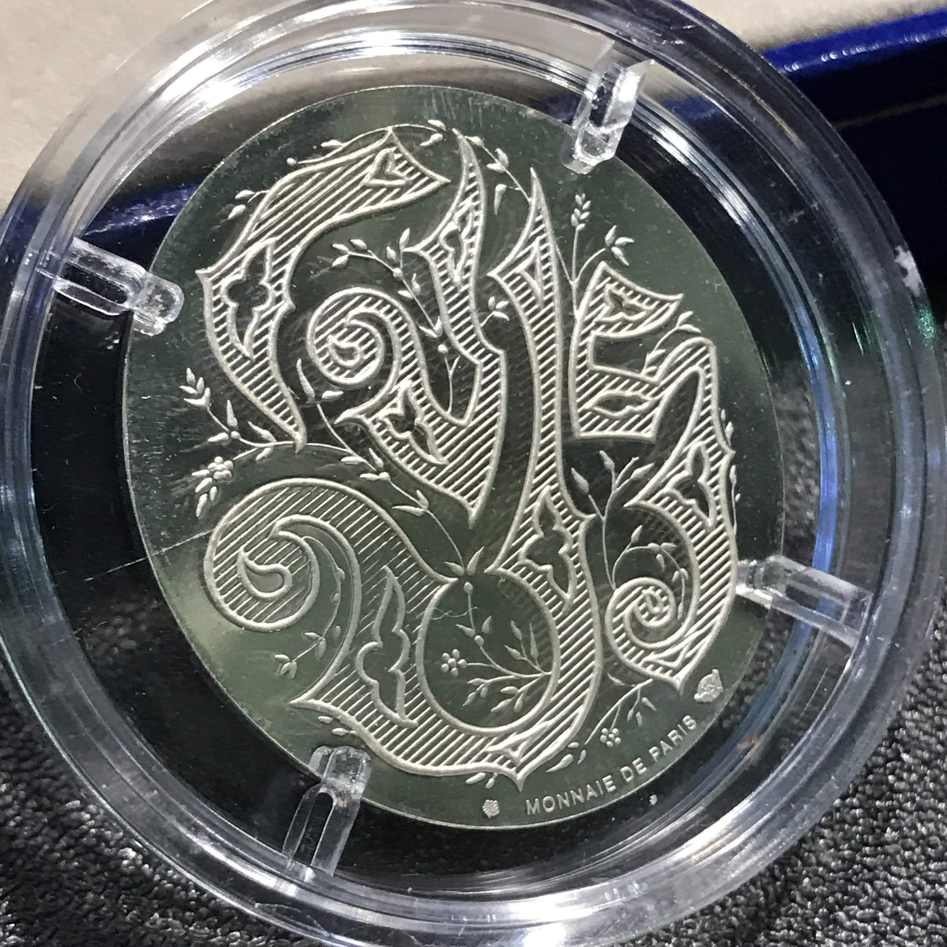 เหรียญพระบรมรูปรัชกาลที่ 5 รุ่นกาญจนาภิเษก หลัง จปร โมเน่ เดอร์ ปารีส ปี2539