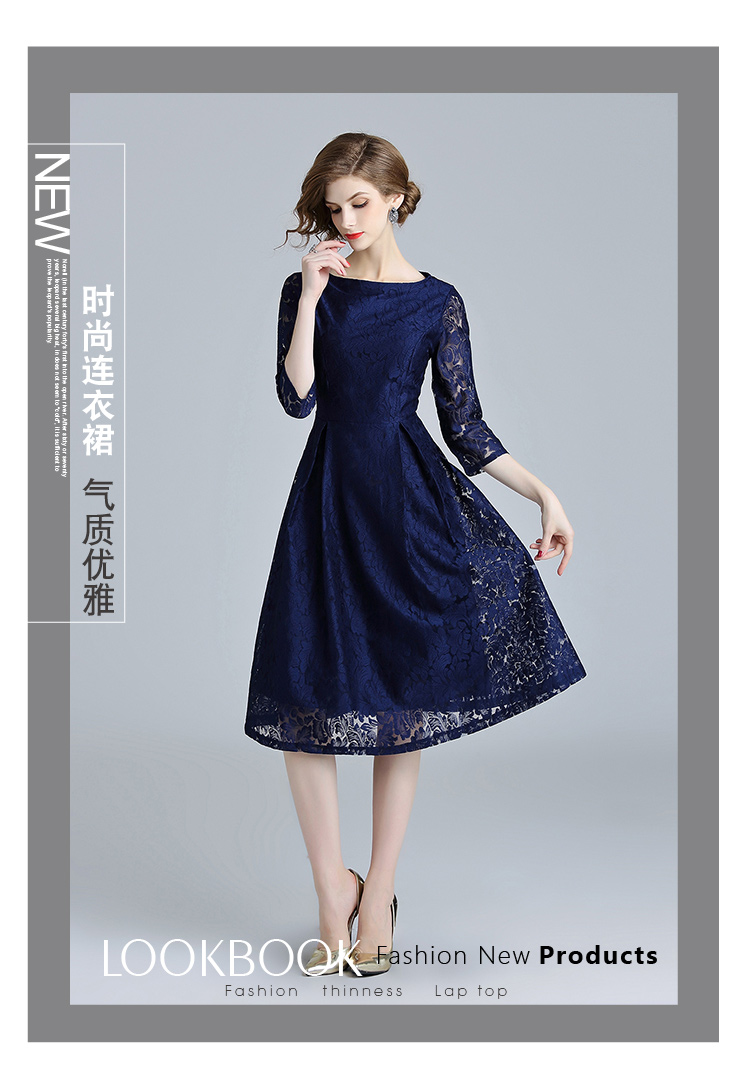 ชุดเดรสสั้นผ้าลูกไม้สีน้ำเงินเข้ม คอปาด แขนสามส่วน กระโปรงทรงเอบาน สวยดูดี