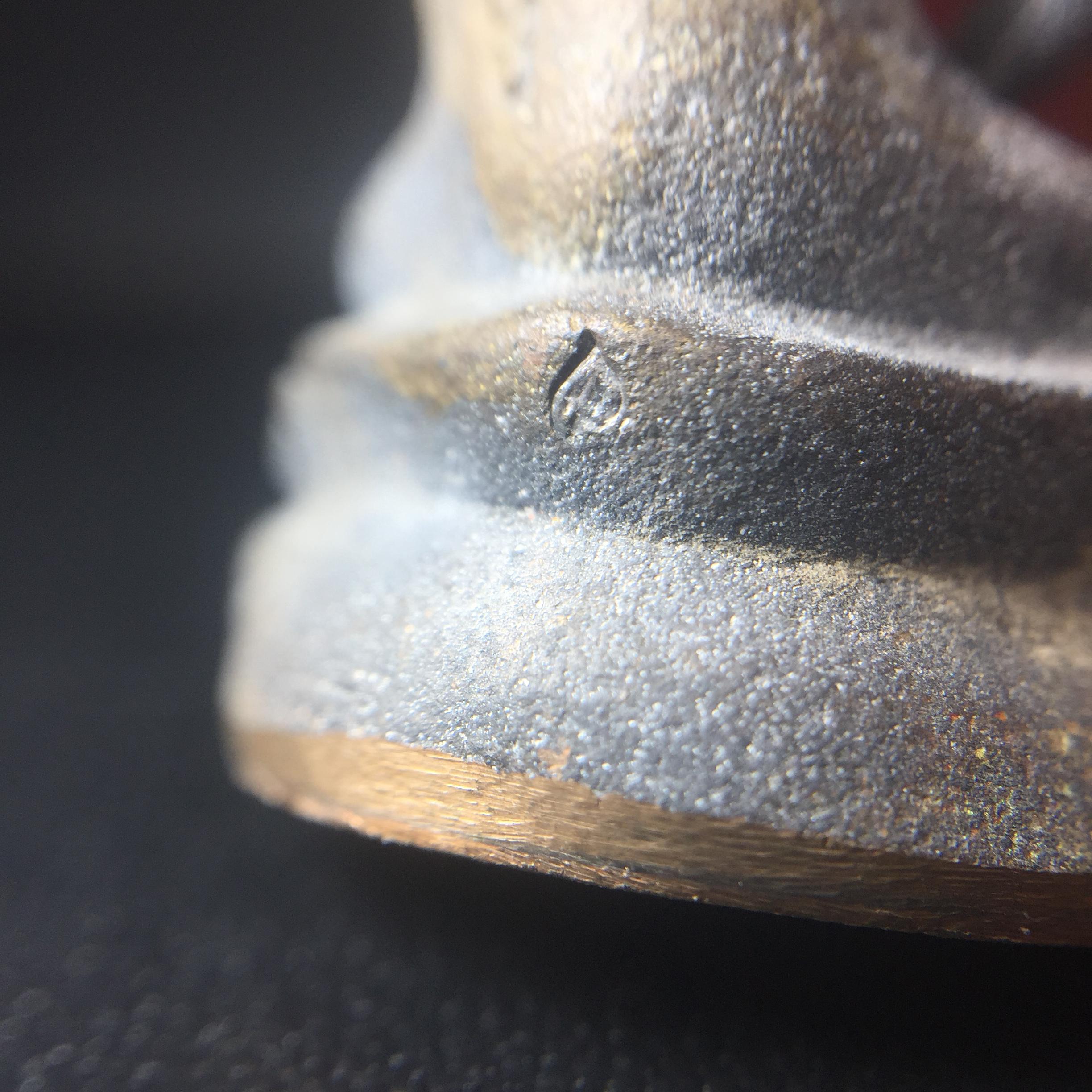 พระกริ่งชินบัญชรฉลองพระชันษา 100 ปี สมเด็จพระญาณสังวร วัดบวรนิเวศวิหาร ปี 2556 เนื้อนวโลหะผสมทองคำก้นทองแดง พิธีใหญ่ มวลสารเด่น นิยม(1 ใน 2556 องค์)