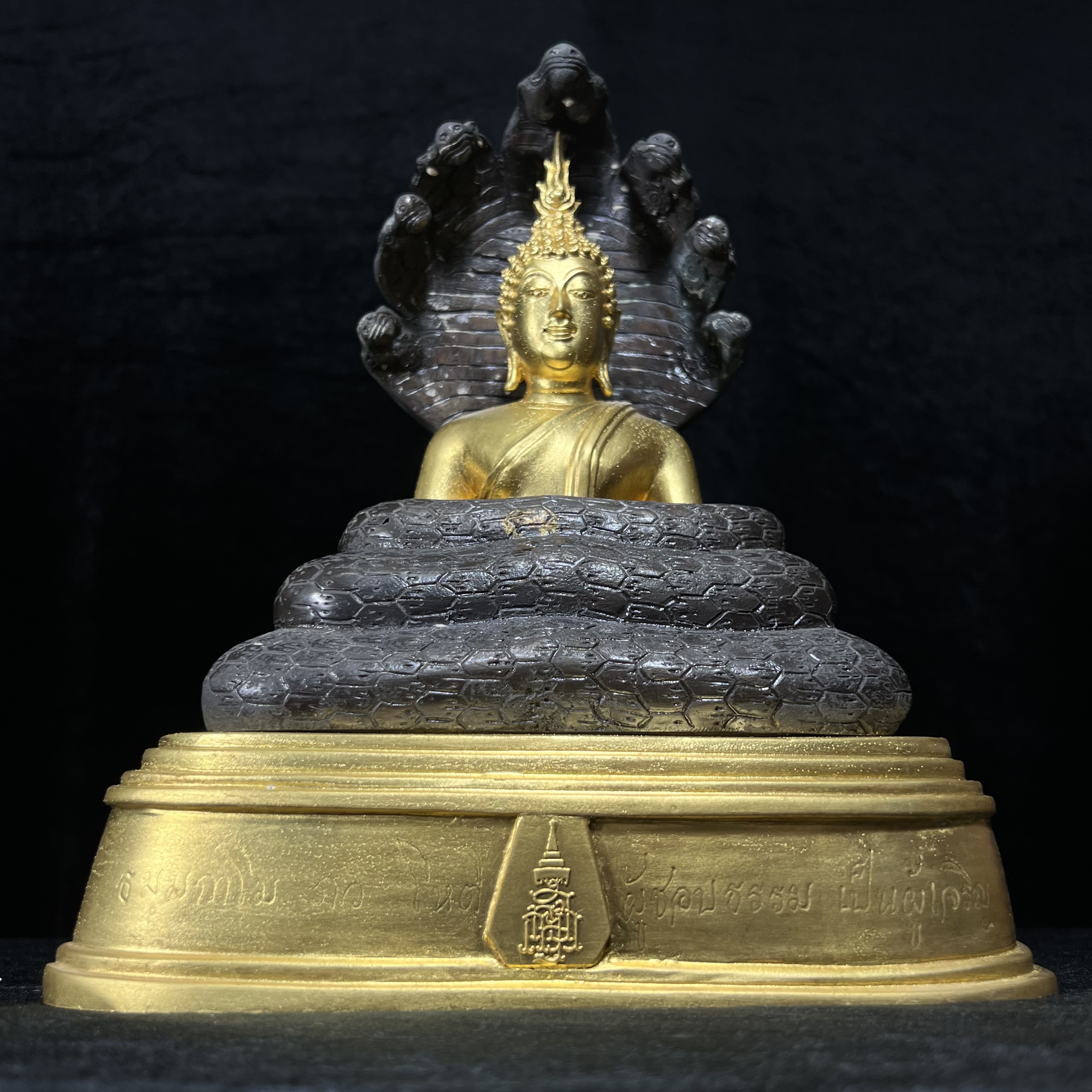 สมเด็จพุทธบูชาปางนาคปรก ญสส. วัดบวรนิเวศวิหาร ปี 2540 พระบูชาขนาด 7 นิ้ว เนื้อโลหะผสมปิดทอง จัดสร้างโดยกระทรวงยุติธรรม ในวโรกาสในหลวงรัชกาลที่ 9 ฉลองสิริราชย์สมบัติครบ 50 ปี และสมเด็จพระญาณสังวร สมเด็จพระสังฆราช 84 พรรษา งานพุทธศิลป์สวย เข้มขลัง....2 ถอด