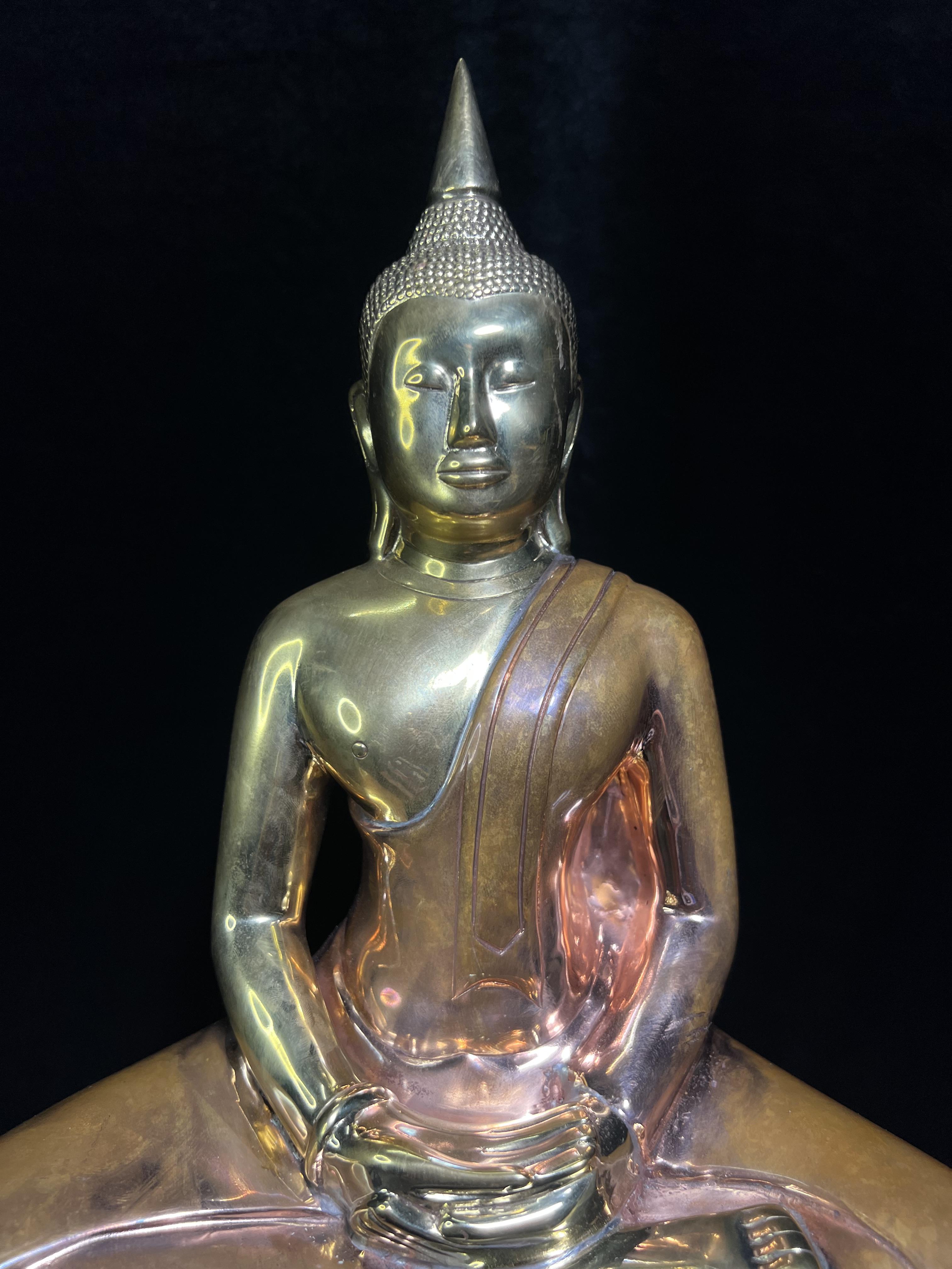 พระบูชาพระพุทธโสธร ภปร. รุ่นย้อนยุค ปี 2539 กาญจนาภิเษกครองราชสมบัติครบ 50ปี ในหลวงรัชกาลที่ 9 ขนาดหน้าตัก 9นิ้ว เนื้อสามกษัตริย์ หมายเลข๐๒๓๒๓(เลขสวย)อีกหนึ่งรุ่นยอดนิยม