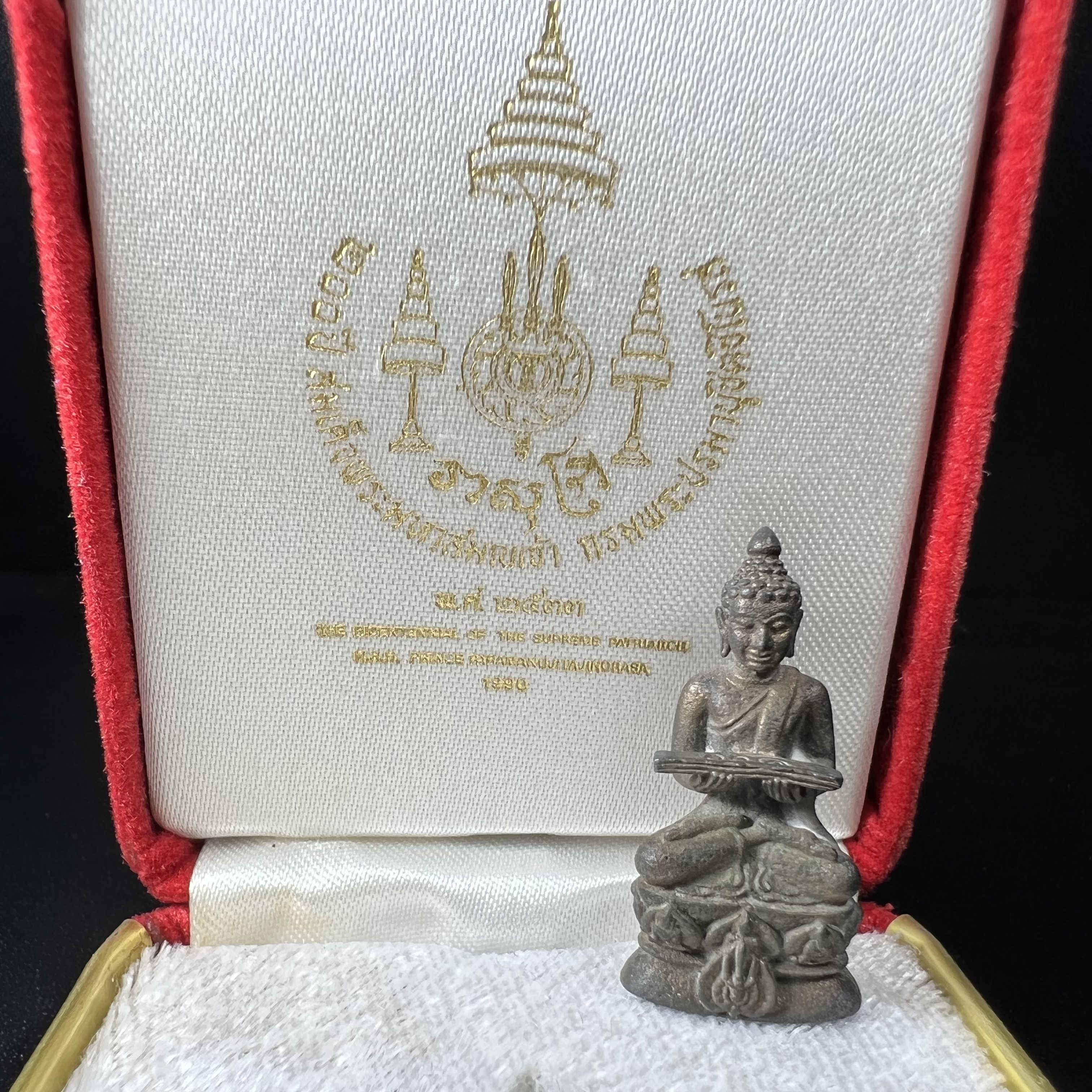 พระกริ่งปรมานุชิตชิโนรส วัดพระเชตุพนวิมลมังคลาราม(วัดโพธิ์) ปี2533 เนื้อนวโลหะ ( ในหลวงรัชกาลที่9เสด็จเททอง)