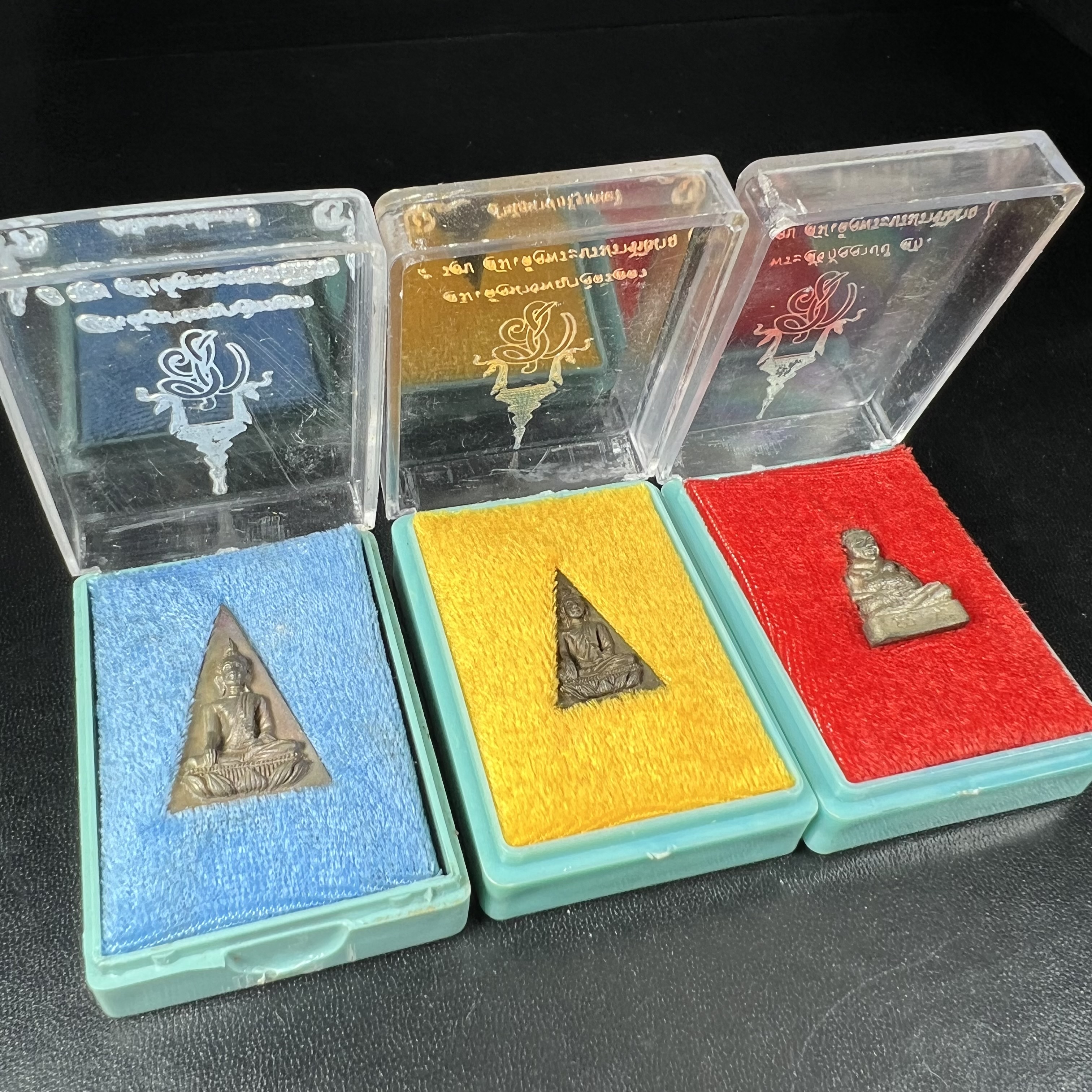 สมเด็จนางพญาจิตรลดา สก. พิมพ์ใหญ่และพิมพ์เล็ก + สมเด็จพระสังกัจจายน์ สก. ครบชุดเนื้อนวโลหะ(รวม 3 องค์) เฉลิมพระชนมพรรษา 5 รอบ สมเด็จพระบรมราชินีนาถ ปี 2535 จัดสร้างโดย สำนักนายกรัฐมนตรี (พิธีปลุกเสกใหญ่ 3 วาระ)(ในหลวง ร.๙ และพระราชินี เสด็จในพิธี)