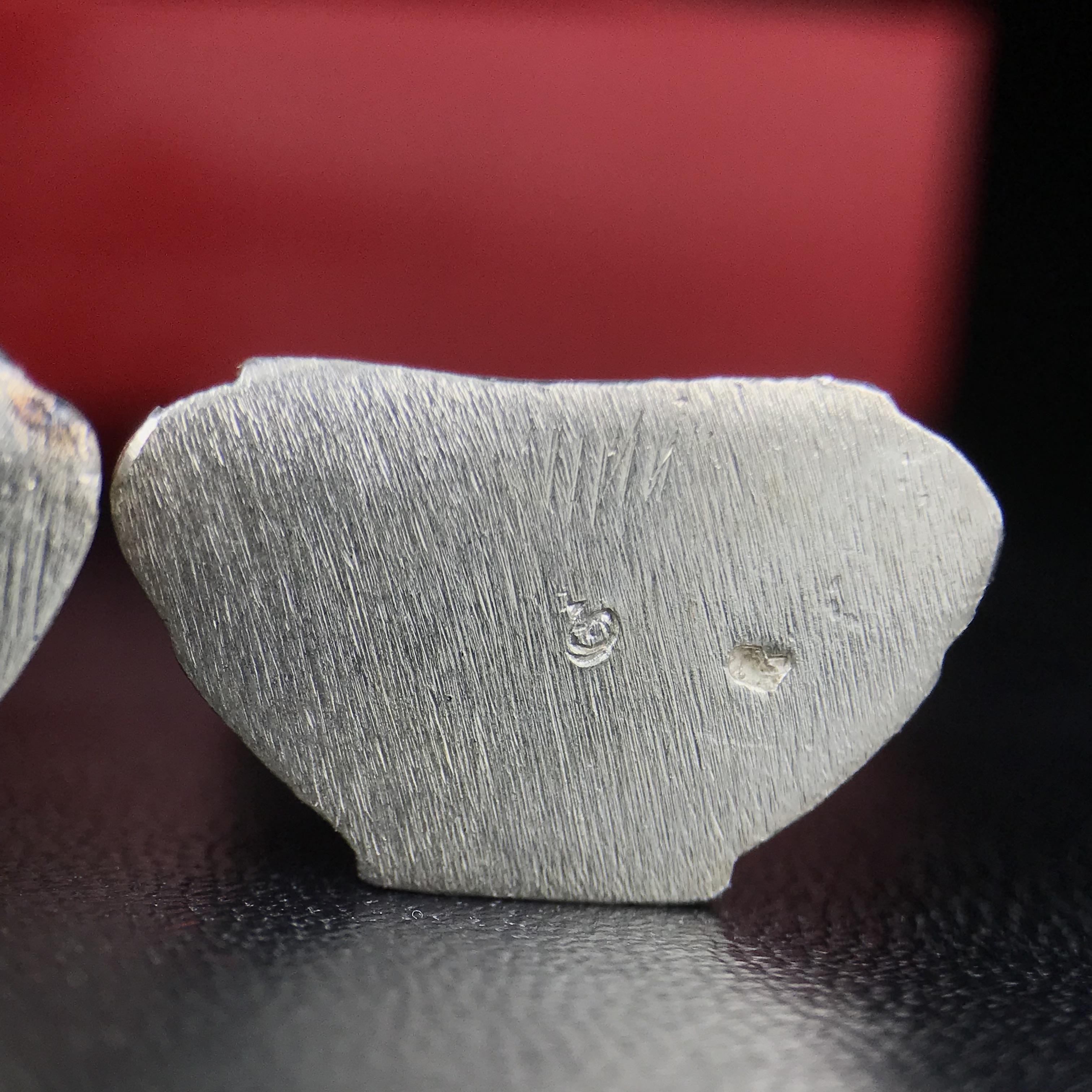 พระแก้วมรกต รุ่นเทิดพระเกียรติ พิธีมหาพุทธาภิเษก ณ.วัดพระศรีรัตนศาสดาราม(วัดพระแก้ว) วันเสาร์ที่ 26 เม .ย. 2540 (พิธีใหญ่เสาร์ห้า) ชุด 3 ฤดู (1 ชุด 3 องค์)เนื้อเงินครบชุดพร้อมกล่องบรรจุเดิม***เนื้อเงินหายากพบเจอน้อย***(หลวงพ่อ รวย เพิ่ม พูน ร่วมเสก)