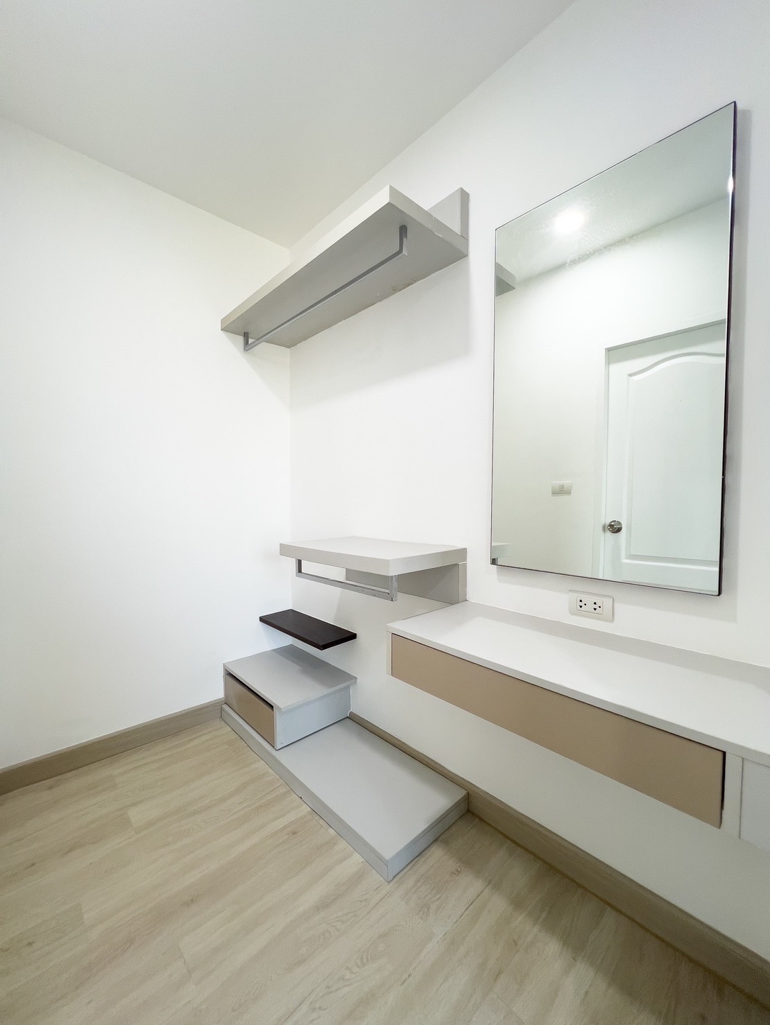 For Sales : Cherngtalay, Zcape 1 Condominium, 1 bedroom, 6th flr., pool view