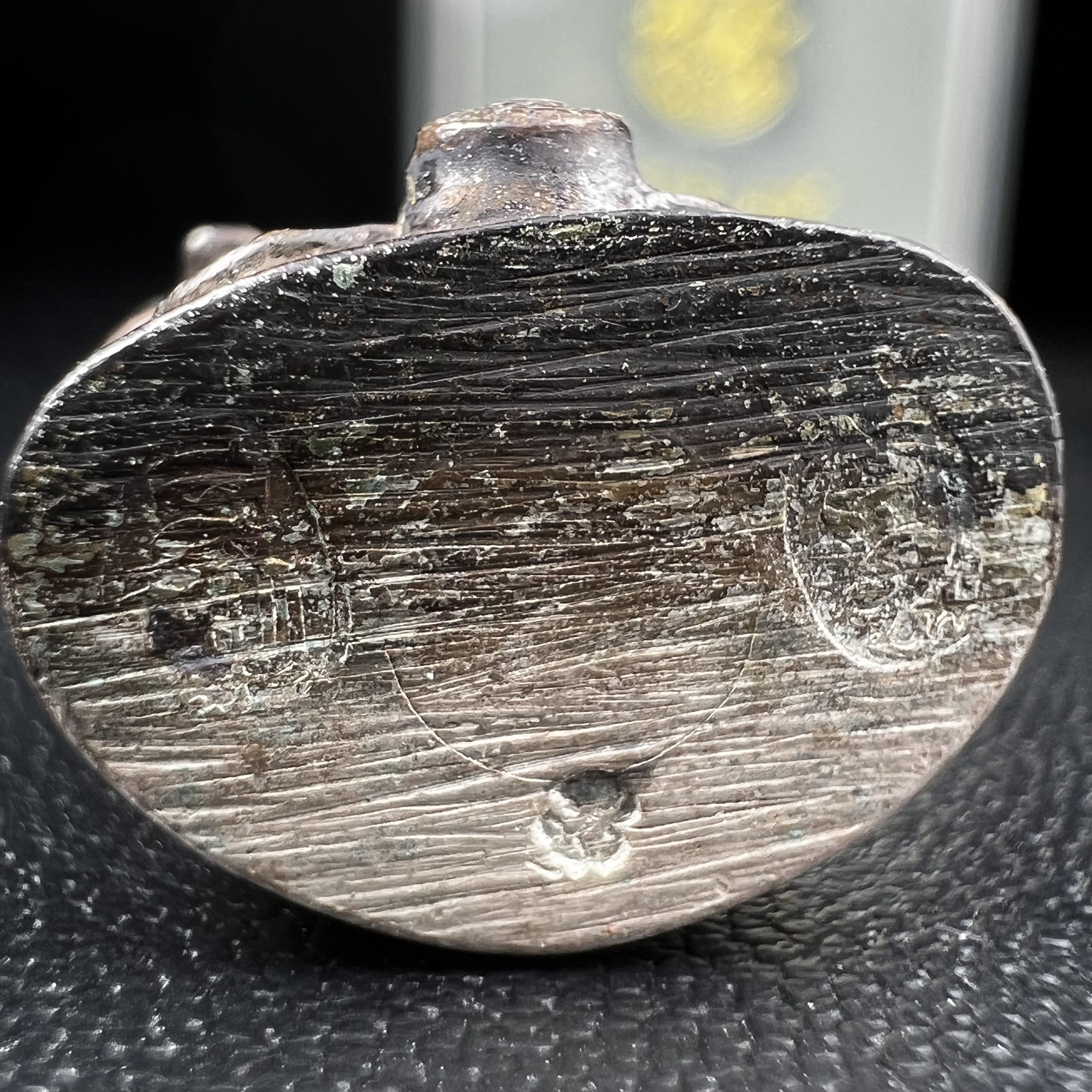 พระกริ่งไพรีพินาศ รุ่น ภปร. ราชวิทยาลัย ปี2535 เนื้อเงิน(สภาพผิวเดิมแบบนิยม เข้มขลังทรงอนุภาพ)(ตอกโค้ดพระนามย่อ ญสส ใต้เศวตรฉัตร และ พระปรมาภิไธยย่อ ภปร.)(1ใน2535องค์)