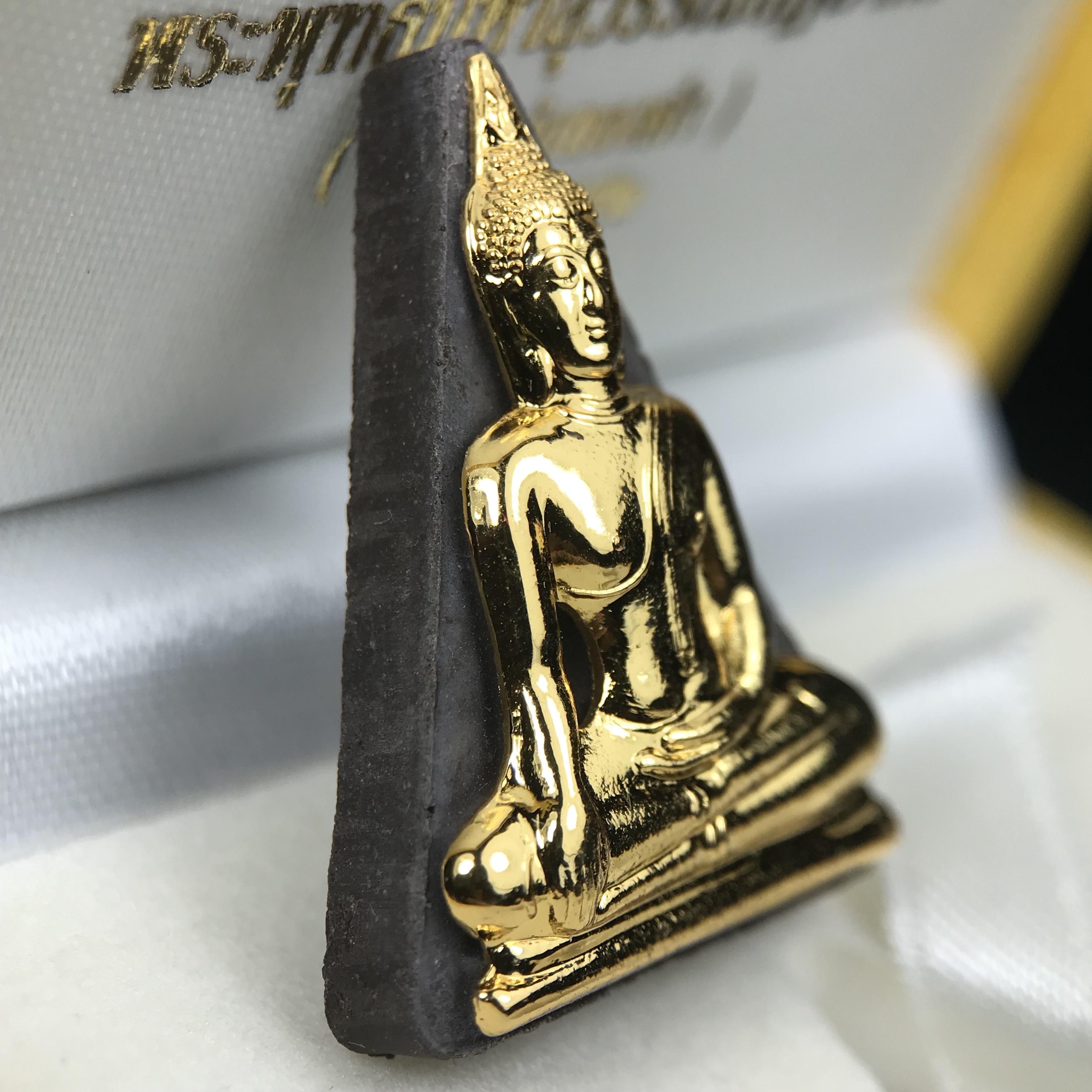 พระพุทธมหาสุวรรณปฏิมากร (หลวงพ่อทองคำ) หลังตรามหามงคลเฉลิมพระชนมพรรษา 80 พรรษา รัชกาลที่9 วัดไตรมิตรวิทยาราม กรุงเทพฯ ปี 2550 พระพิมพ์หน้าทองคำ(หายาก 1 ใน 999 องค์)