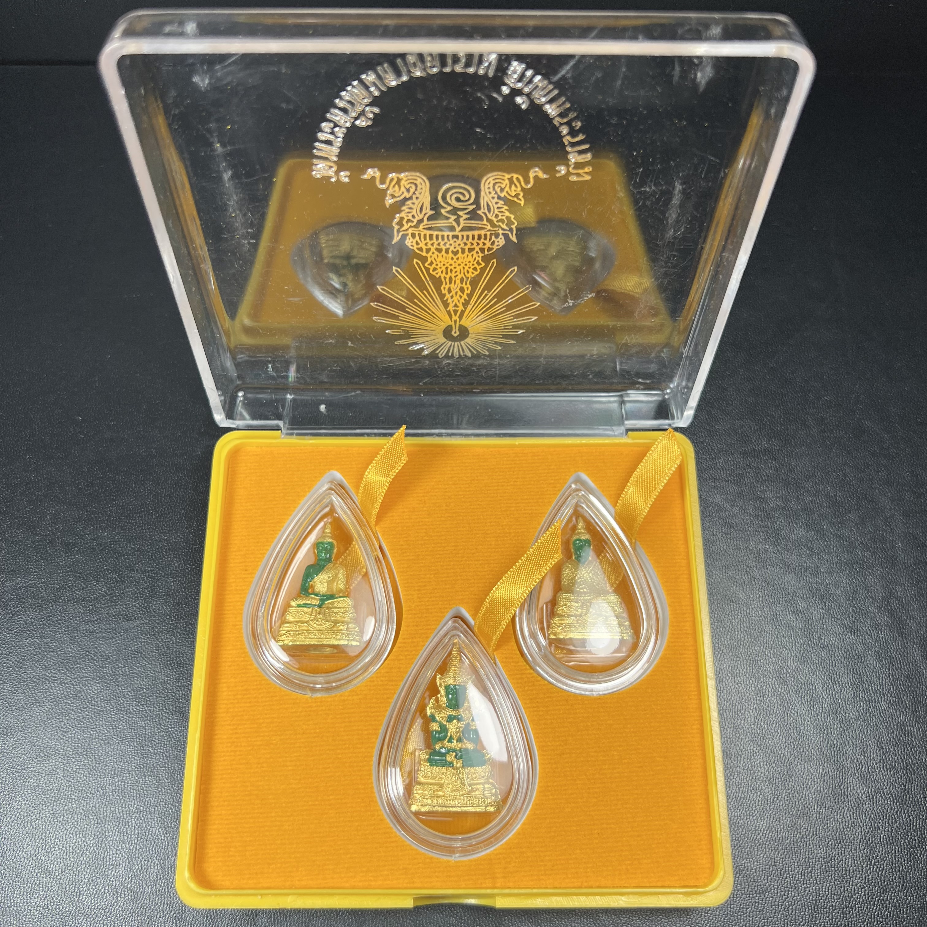 พระพุทธมหามณีรัตนปฏิมากร(พระแก้วมรกต) วัดพระศรีรัตนศาสดาราม สำนักพระราชวัง จัดสร้าง ชุด3 ฤดู ร้อน ฝน หนาว(บรรจุมวลสารใต้ฐาน)