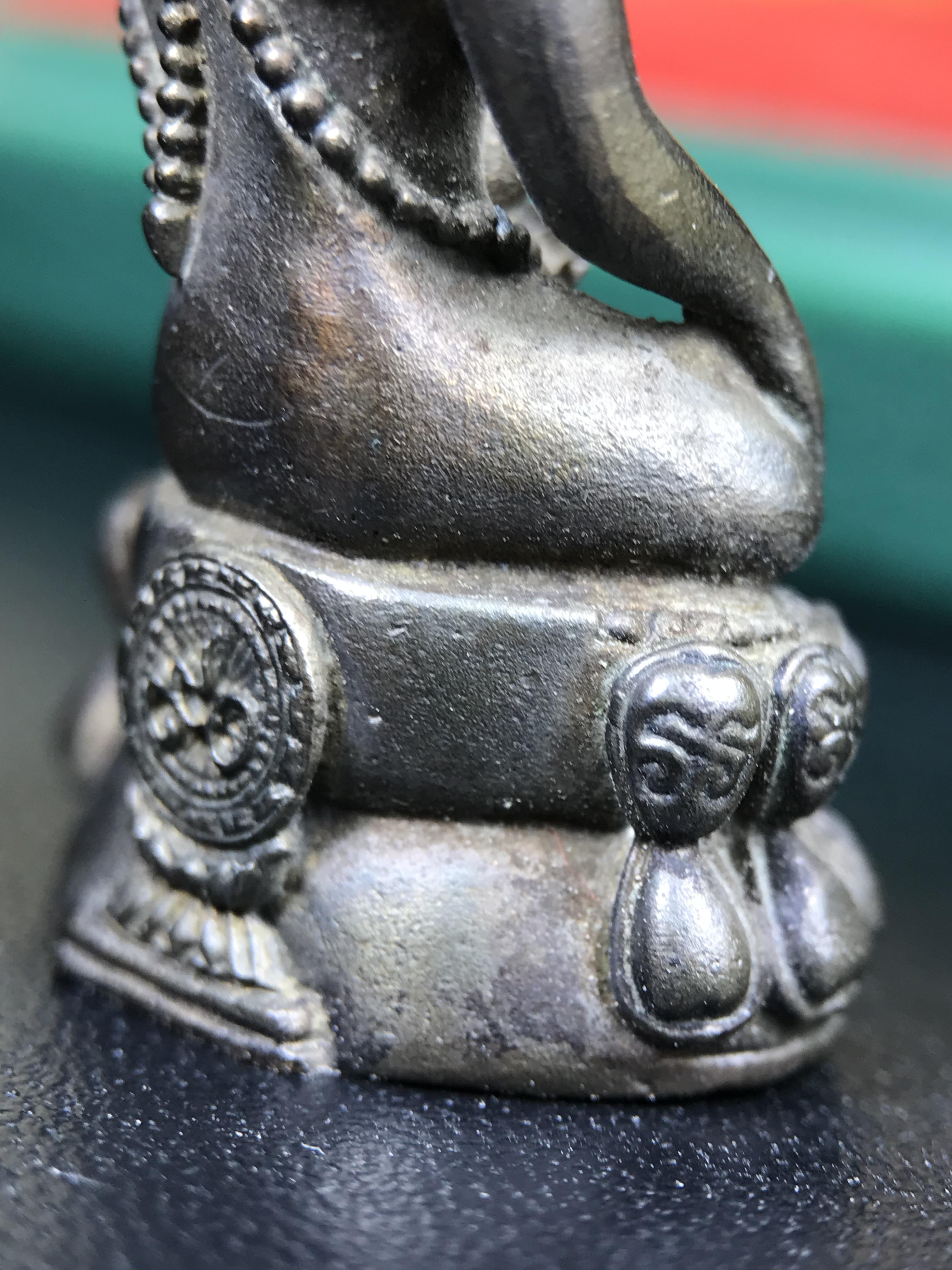 พระกริ่ง-พระชัยวัฒยน์วาสนาสมเด็จพระสังฆราช(วาสน์)วัดราชบพิธฯปี2531 เนื้อนวโลหะ สร้างเป็นที่ระลึกในคราวที่สมเด็จพระอริยวงศาคตญาณ สมเด็จพระสังฆราช(วาสน์ วาสโน)มีพระชนมายุครบ90พรรษา(ในหลวง ร.9 เสด็จในพิธี)งานแกะแม่พิมพ์โดย นายช่างเกษม มงคลเจริญ)(1ใน1991องค์)