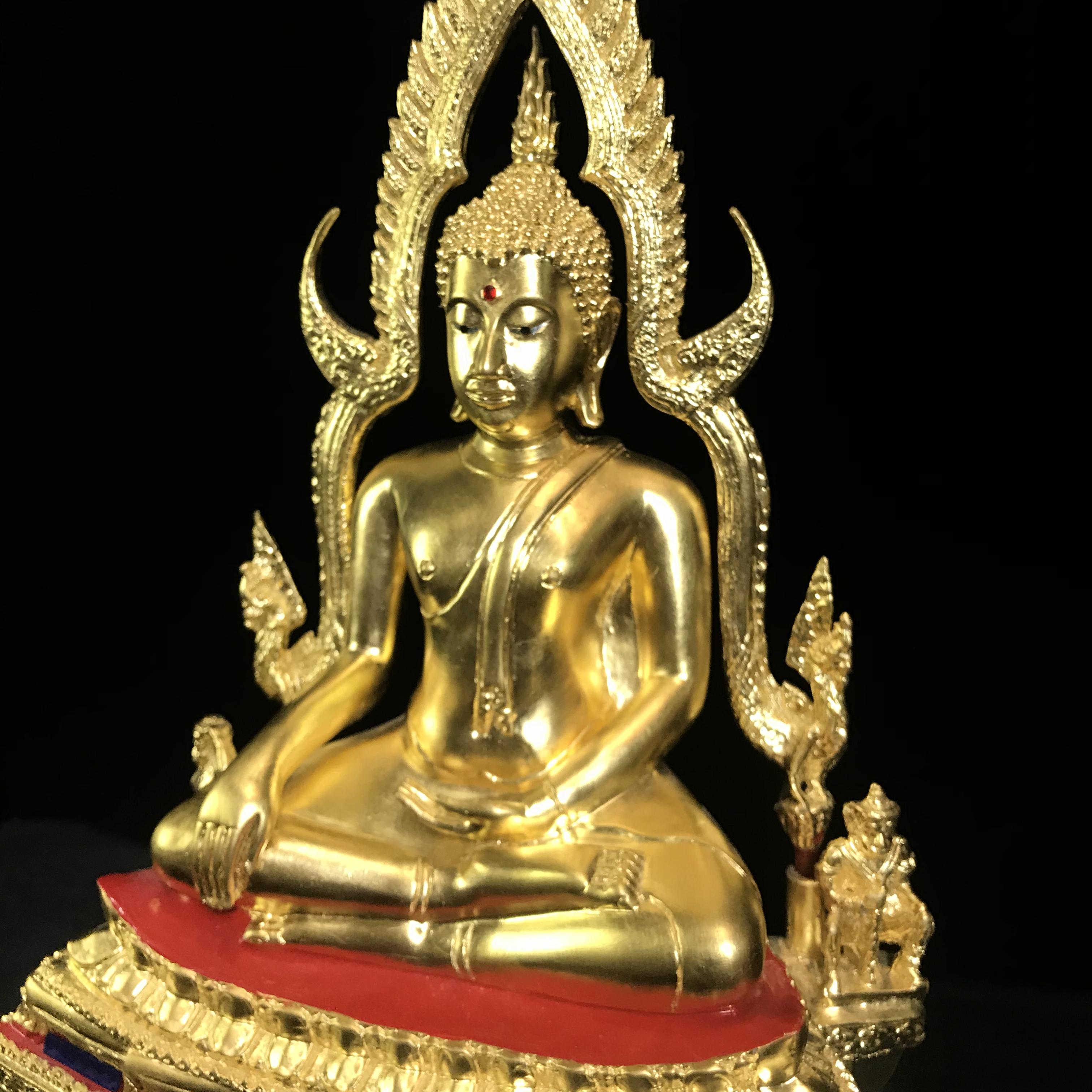 พระพุทธชินราช ญสส. วัดพระศรีมหาธาตุ จ.พิษณุโลก ปี2543 ขนาดหน้าตัก 7นิ้ว ลงรักปิดทองฐานประดับกระจก พิธีใหญ่ รุ่นแรกและรุ่นเดียวที่ หลวงปู่หมุน ฐิตสีโล วัดบ้านจาน มาร่วมปลุกเสก(1 ใน 999องค์)