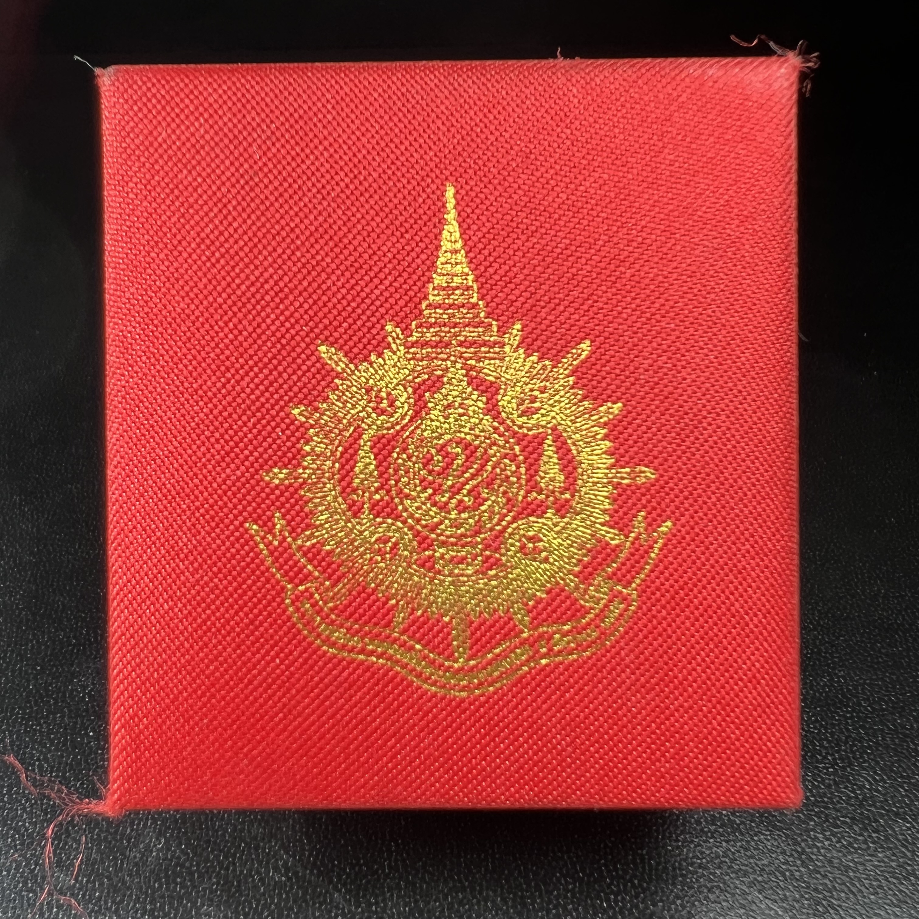 พระกริ่งไพรีพินาศ บรรจุเหล็กไหล ครั้งแรกและครั้งเดียวในประวัติศาสตร์ เฉลิมพระเกียรติ พระบาทสมเด็จพระเจ้าอยู่หัวรัชกาลที่9 พระชนมพรรษา 6 รอบ ปี2542 เนื้อนวโลหะผสมทองคำ(บรรจุเหล็กไหล)ดีนอก-ดีใน พิธีใหญ่ มวลสารเด่น (หายาก)