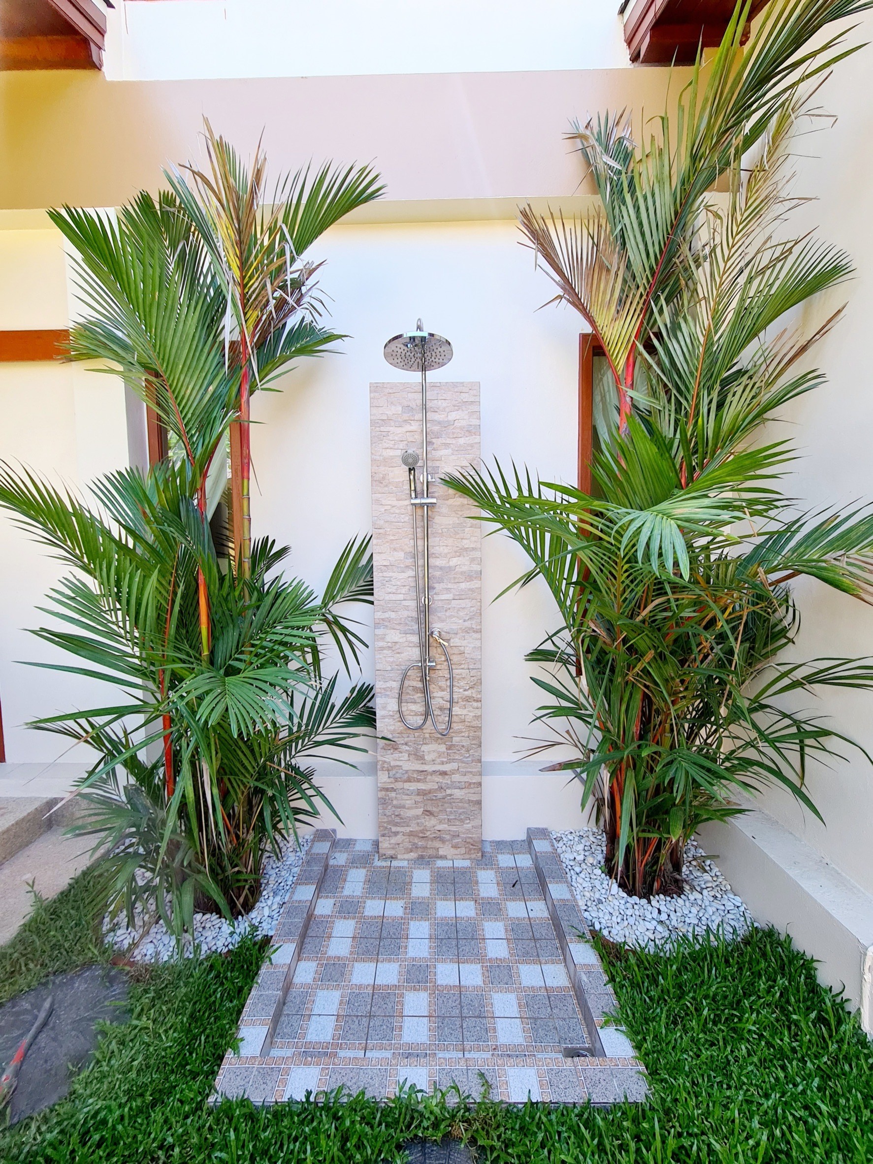 For Rent : Rawai, Stand alone pool villa, 3 bedrooms 4 bathrooms