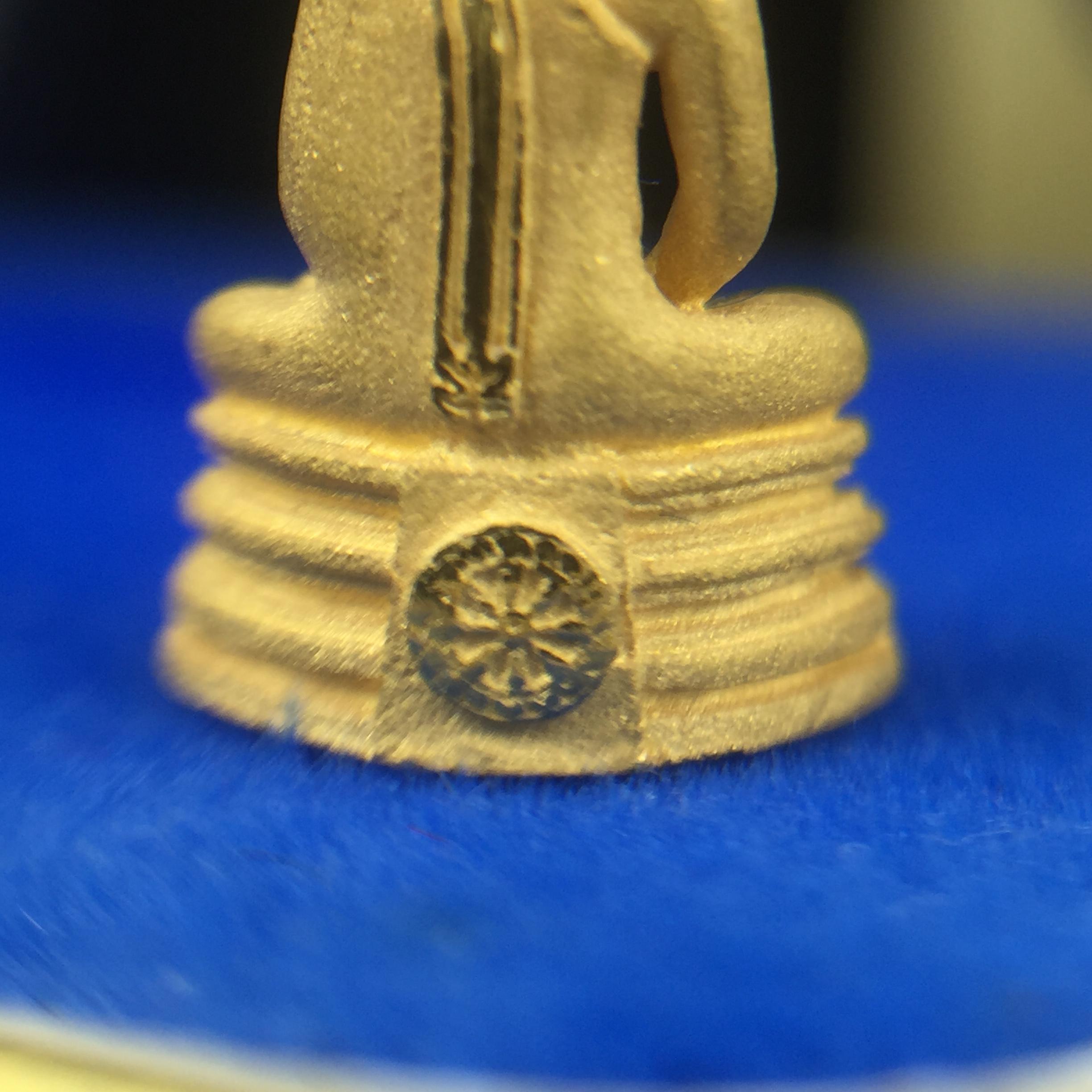 พระพุทธโสธร(หลวงพ่อโสธร) รุ่นสร้างอุโบสถ ปี2539 เนื้อทองคำ ลอยองค์พิมพ์เล็ก(หายาก) สภาพสวยเดิมกล่องบรรจุการ์ดใบรับรองเดิมครบสมบูรณ์