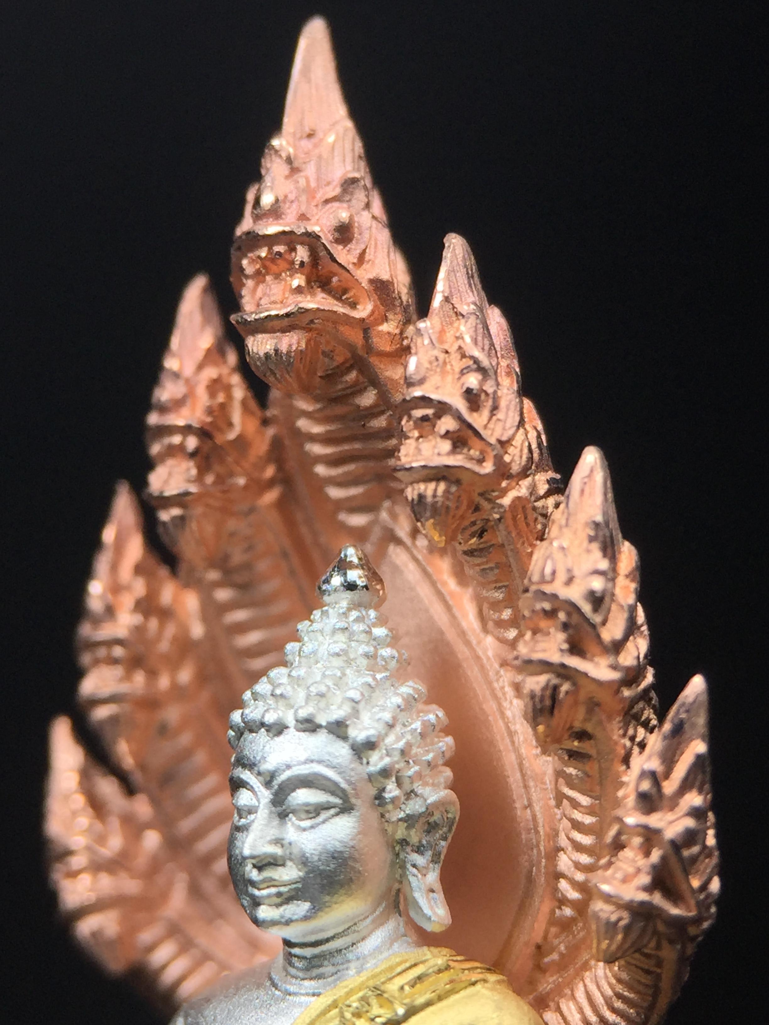 พระนาคปรก สธ. รุ่นสร้างพระอุโบสถเฉลิมพระเกียรติ 4 รอบ 84 พรรษา สมเด็จพระเทพรัตนราชสุดาฯ วัดบวรนิเวศวิหาร ปี 2543 พิมพ์ใหญ่ เนื้อเงินบริสุทธิ์ ชุบสามกษัตริย์แบบพ่นทรายขัดเงาบางส่วน(สภาพ สวย )พิธีใหญ่ พุทธศิลป์งดงาม หายาก (1 ใน 1999 องค์)