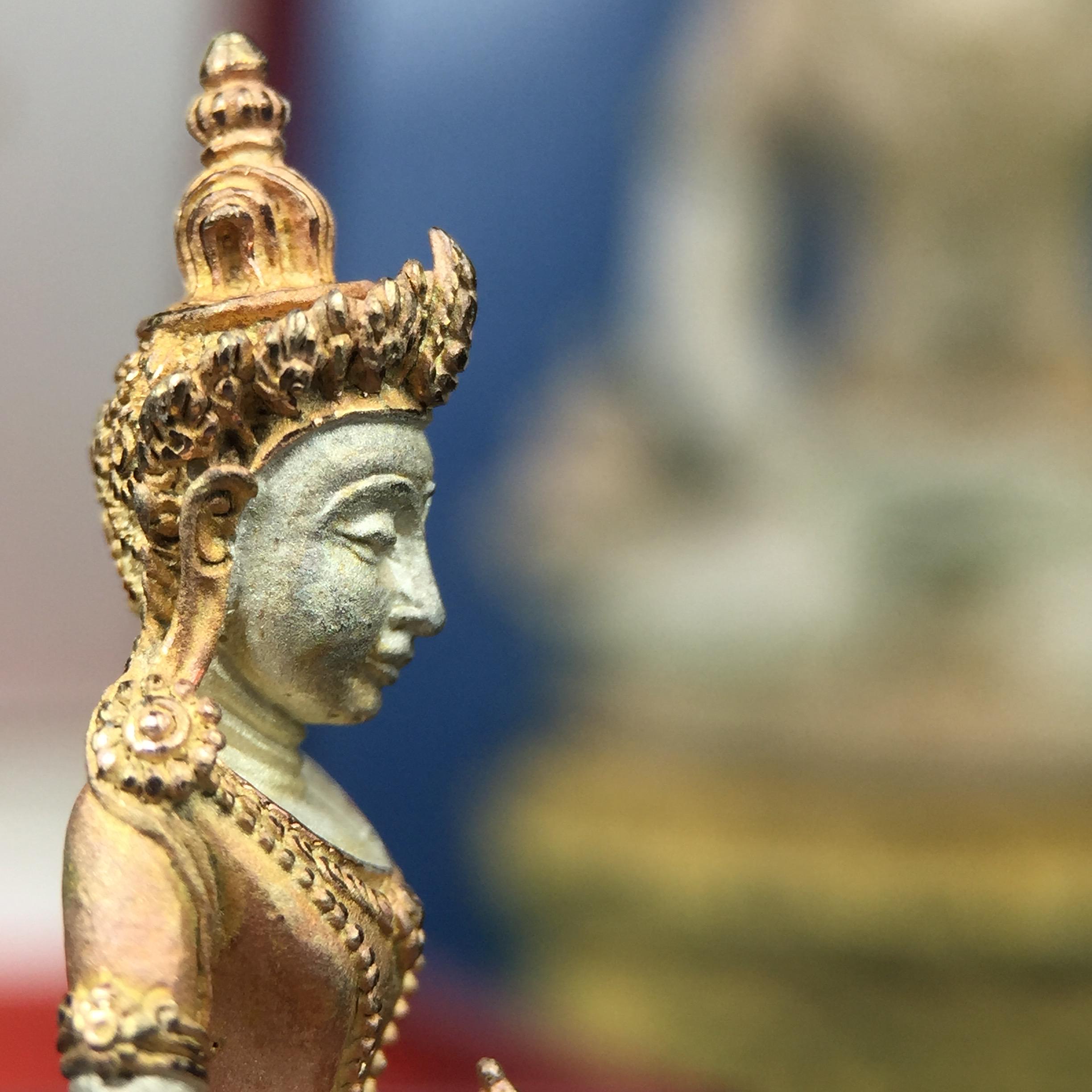 พระกริ่งอวโลกิเตศวร ( เจ้าแม่กวนอิม ) วัดโพธิ์แมนคุณาราม เนื้อเงิน 3 กษัตริย์ พ่นทราย รุ่นอุดมโภคทรัพย์ พ.ศ.2539(พร้อมกล่องบรรจุการ์ดใบรับรองเดิมครบ) (อีกหนึ่งรุ่นยอดนิยม พุทธศิลป์สวยงดงาม)