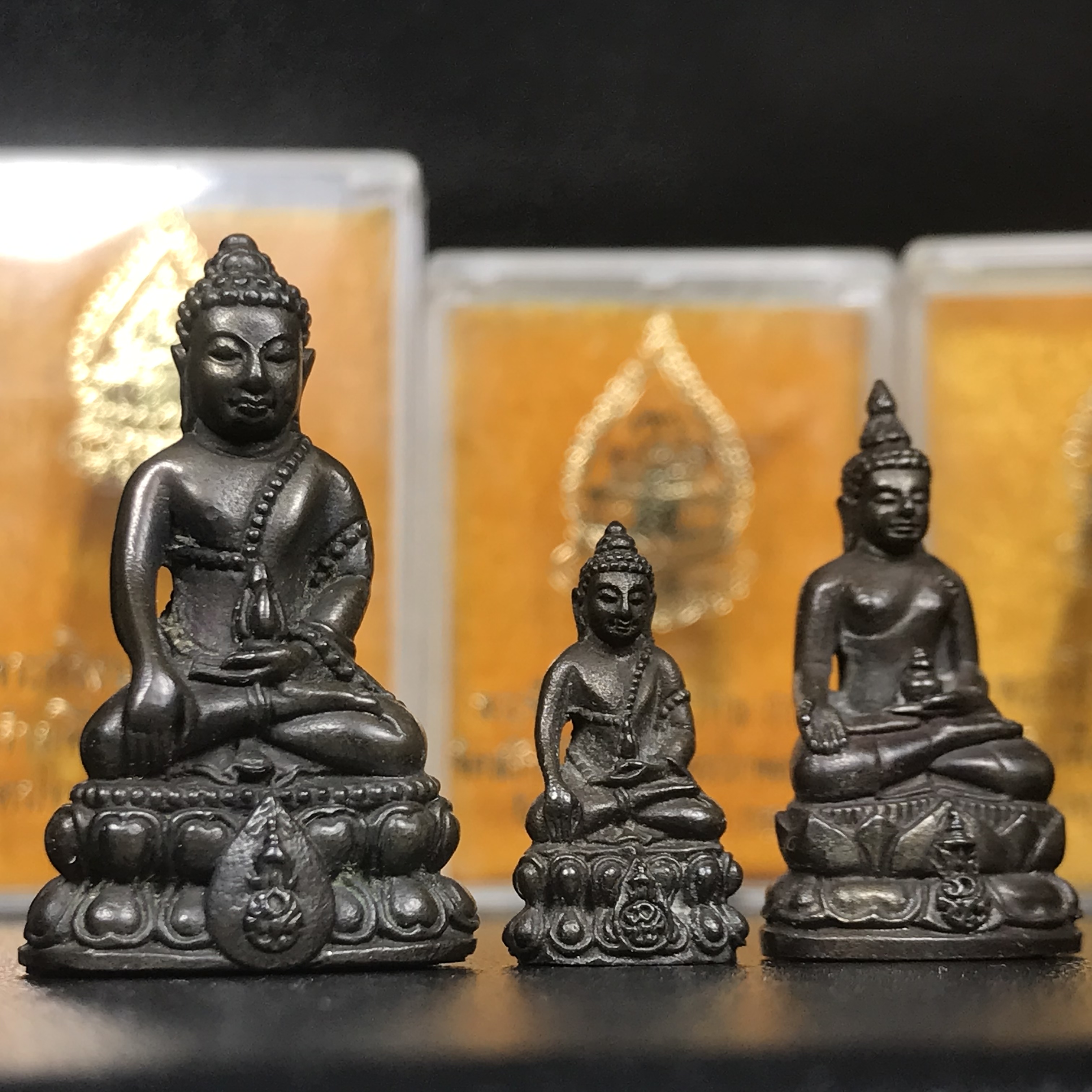 พระกริ่งนวปทุม ภปร.-พระชัยวัฒน์นวปทุม ภปร.-พระกริ่งไพรีพินาศ ภปร. รุ่นแรก วัดปทุมวนาราม ครบชุดเนื้อนวโลหะ ปี2535(ในหลวงรัชกาลที่9เสด็จเททอง)(1ใน3000ชุด)หายาก