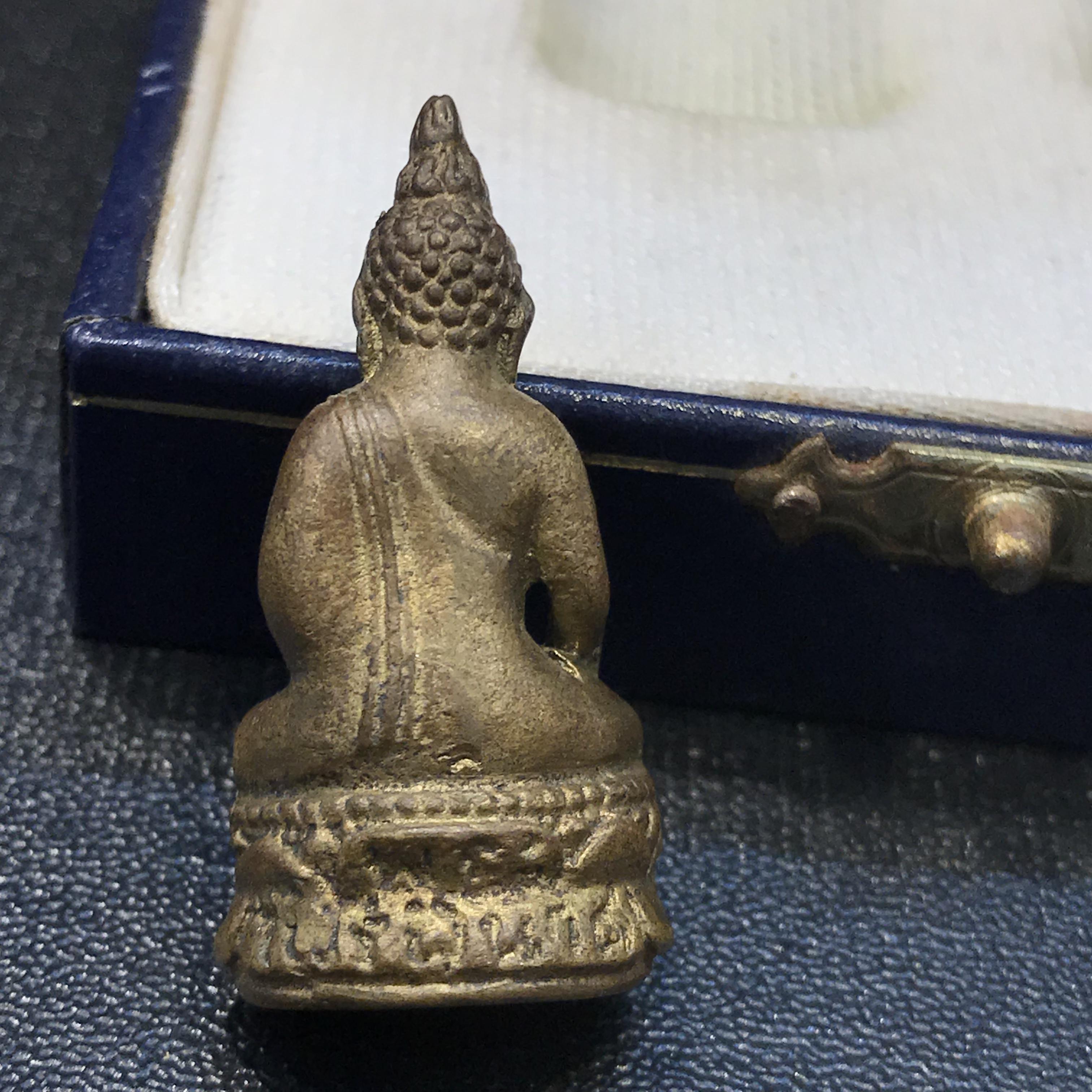 พระกริ่ง-พระชัยวัฒน์ไพรีพินาศ วัดบวรนิเวศวิหาร รุ่นผ้าป่าสิงห์บุรี ปี2528(กล่องหนังนิยม)