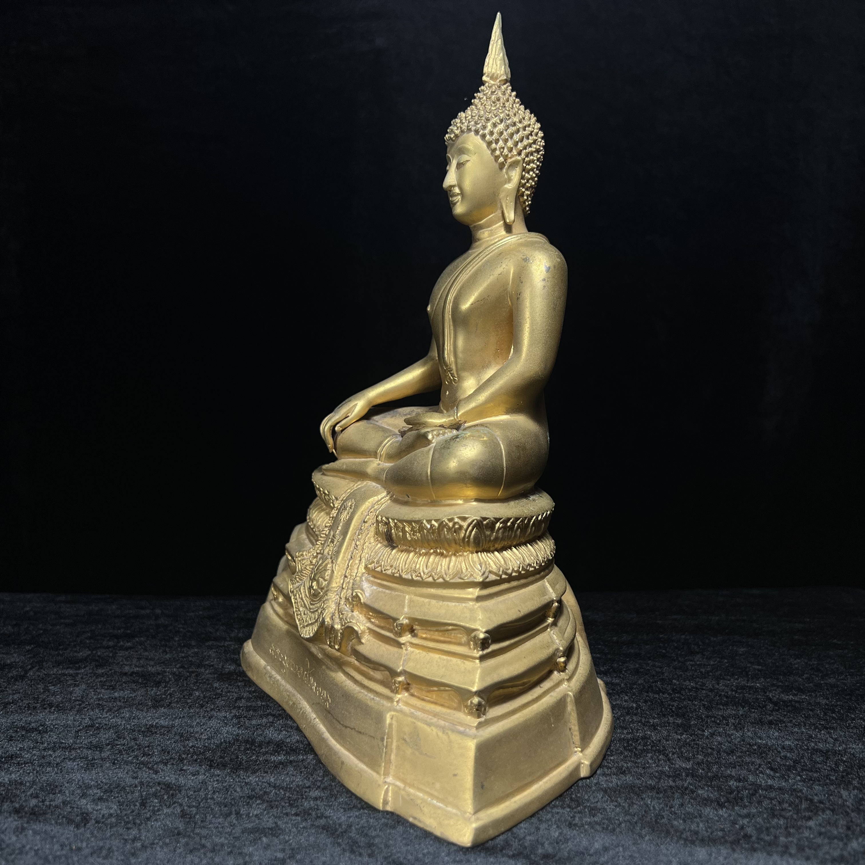 พระบูชาพระพุทธศิรมงคล ภปร. วัตถุมงคลคุ้มเกล้าปี2524 ของมูลนิธิคุ้มเกล้า โรงพยาบาลภูมิพลจัดสร้าง ขนาดหน้าตัก5นิ้ว(ในหลวงรัชกาลที่9 ทรงจุดไฟพระฤกษ์และเททอง พิธีใหญ่)ยอดนิยมหายาก