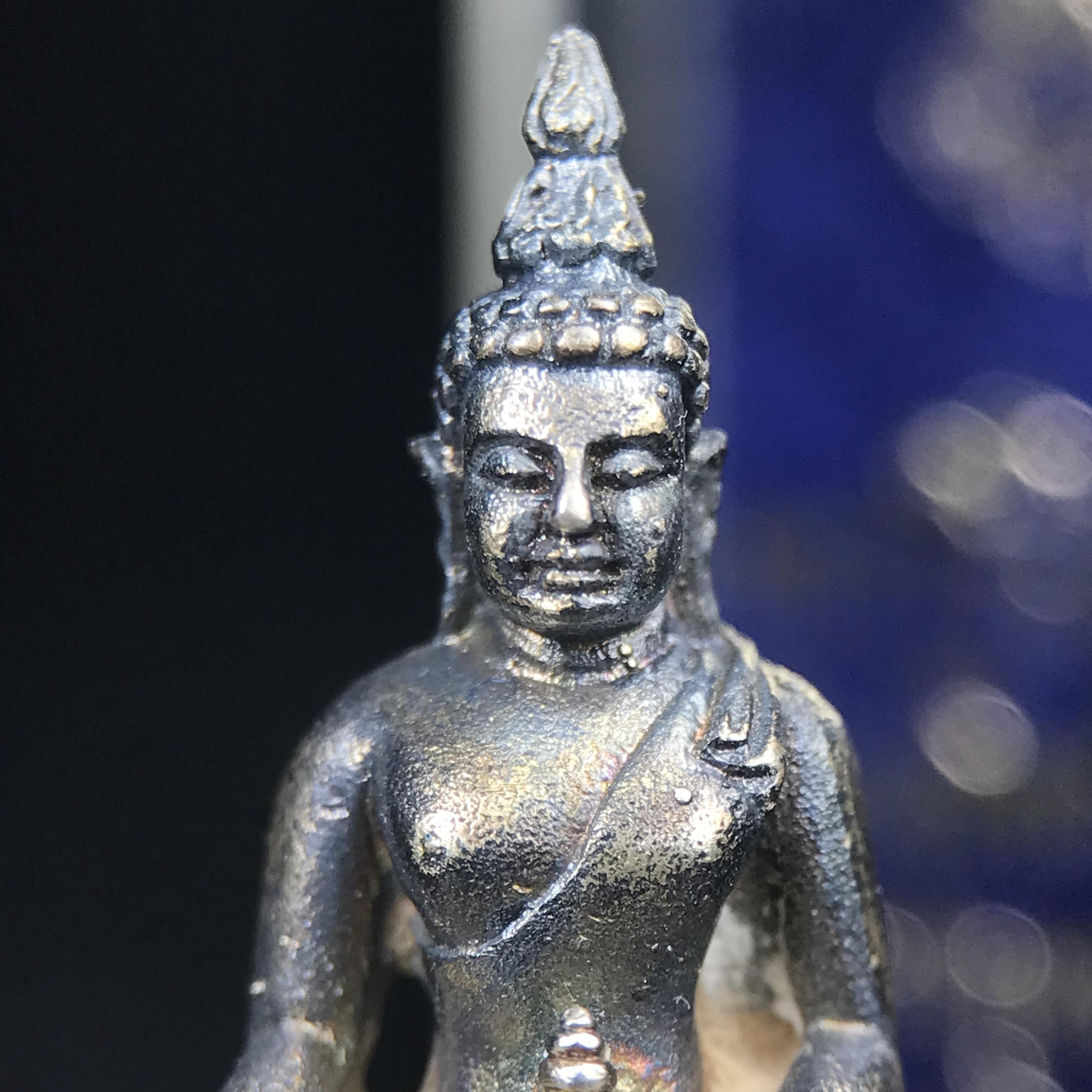 พระกริ่งไพรีพินาศ ภปร. รุ่นแรกของประเทศไทย วัดปทุมวนาราม ปี 2535 เนื้อเงิน(ผิวเดิม ผิวขึ้นรุ้งทั่วองค์ สวย งดงาม)(เข้มขลังทรงอานุภาพยิ่งใหญ่ กำราบศัตรูพ่ายสิ้น) ขนาดสูง 3 ซม. พร้อมกล่องบรรจุเดิมครบสมบูรณ์ (ในหลวงรัชกาลที่9เสด็จเททอง)(1ใน3000องค์)นิยมหายาก