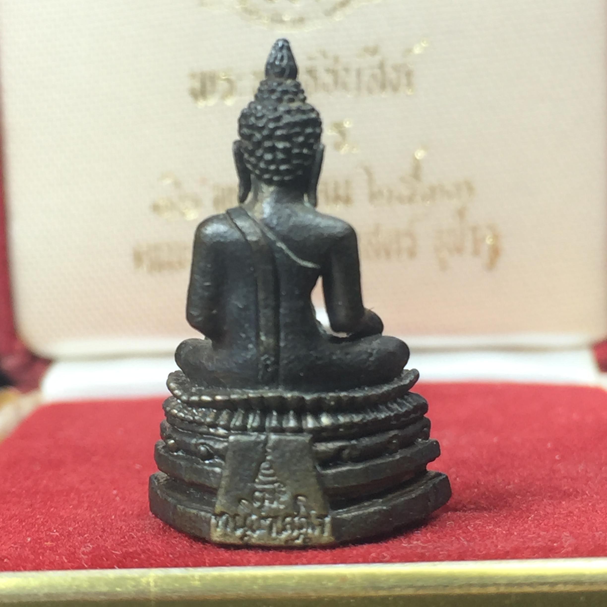 พระกริ่งพระพุทธชินสีห์ ภปร ทันโตเสฏโฐ ปี 2533 เนื้อนวโลหะ (วัตถุมงคลหนึ่งเดียวที่บรรจุพระทนต์(ฟัน)ในหลวงรัชกาลที่9 พระราชทานให้จัดสร้าง)(1ใน1999องค์)