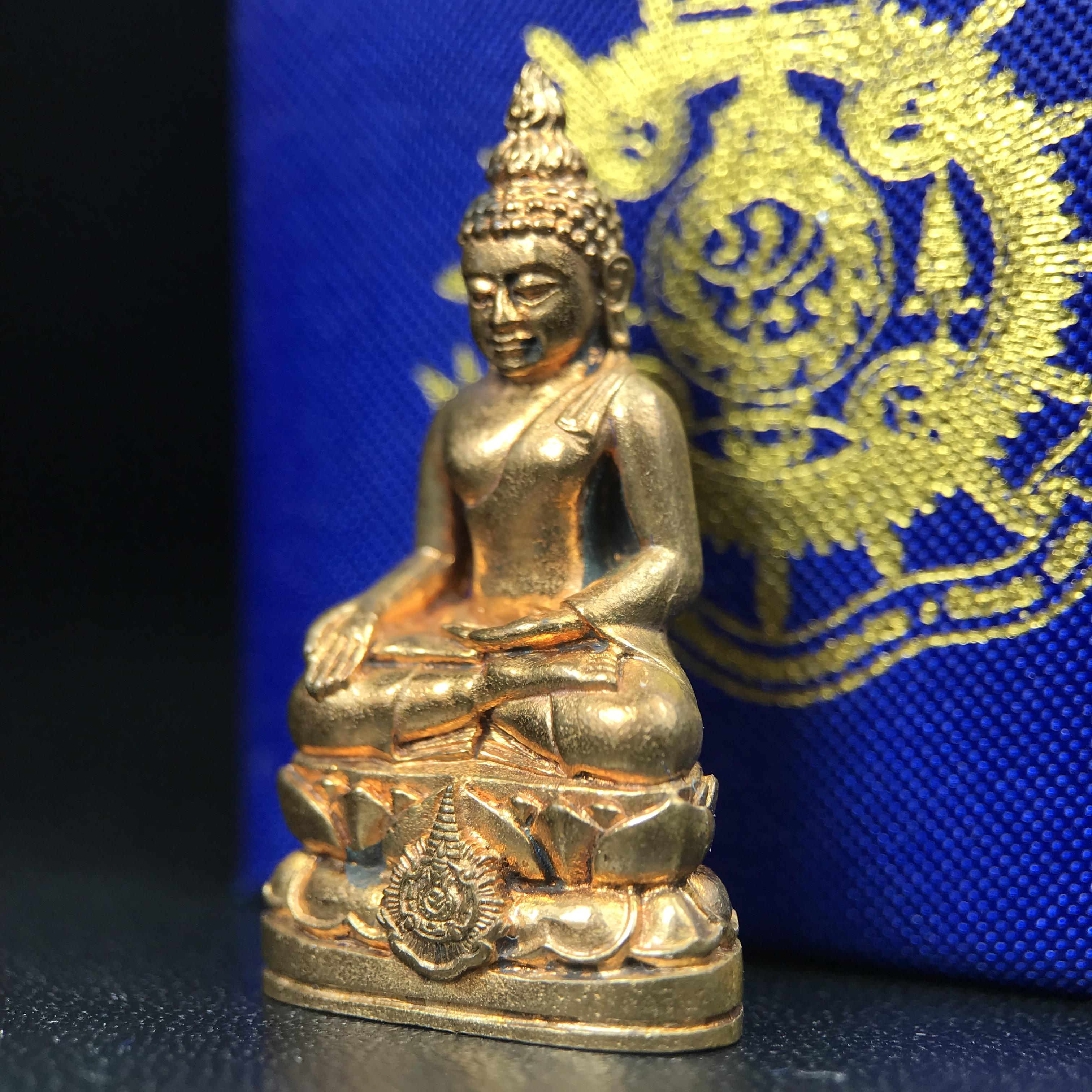 พระกริ่งไพรีพินาศ บรรจุเหล็กไหล ครั้งแรกและครั้งเดียวในประวัติศาสตร์ เฉลิมพระเกียรติ พระบาทสมเด็จพระเจ้าอยู่หัวรัชกาลที่9 พระชนมพรรษา 6 รอบ ปี2542 เนื้อสัมฤทธิ์(บรรจุเหล็กไหล)ดีนอก-ดีใน พิธีใหญ่ มวลสารเด่น (หายาก)