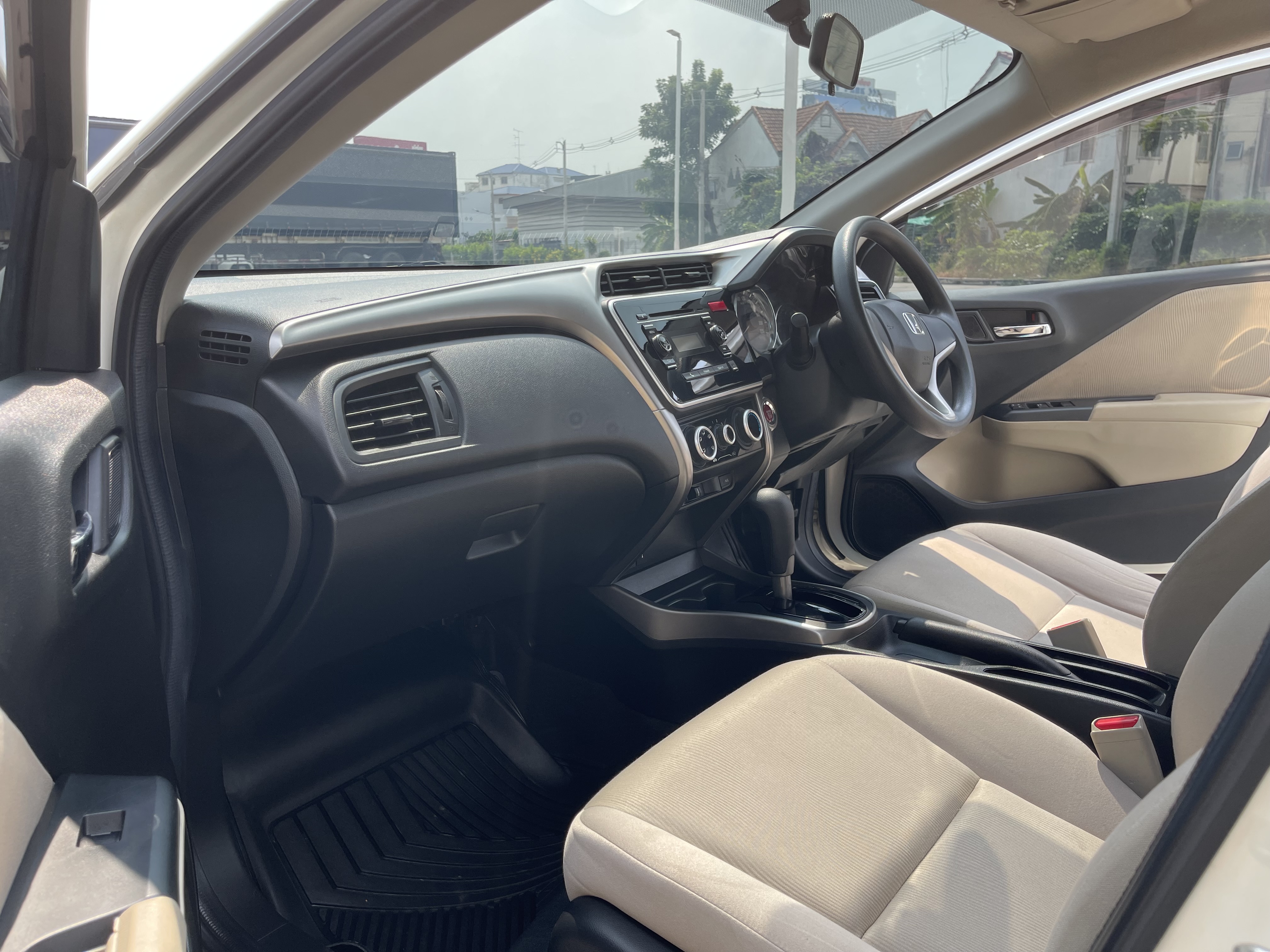 Honda City 1.5 V At 2014 ขาว