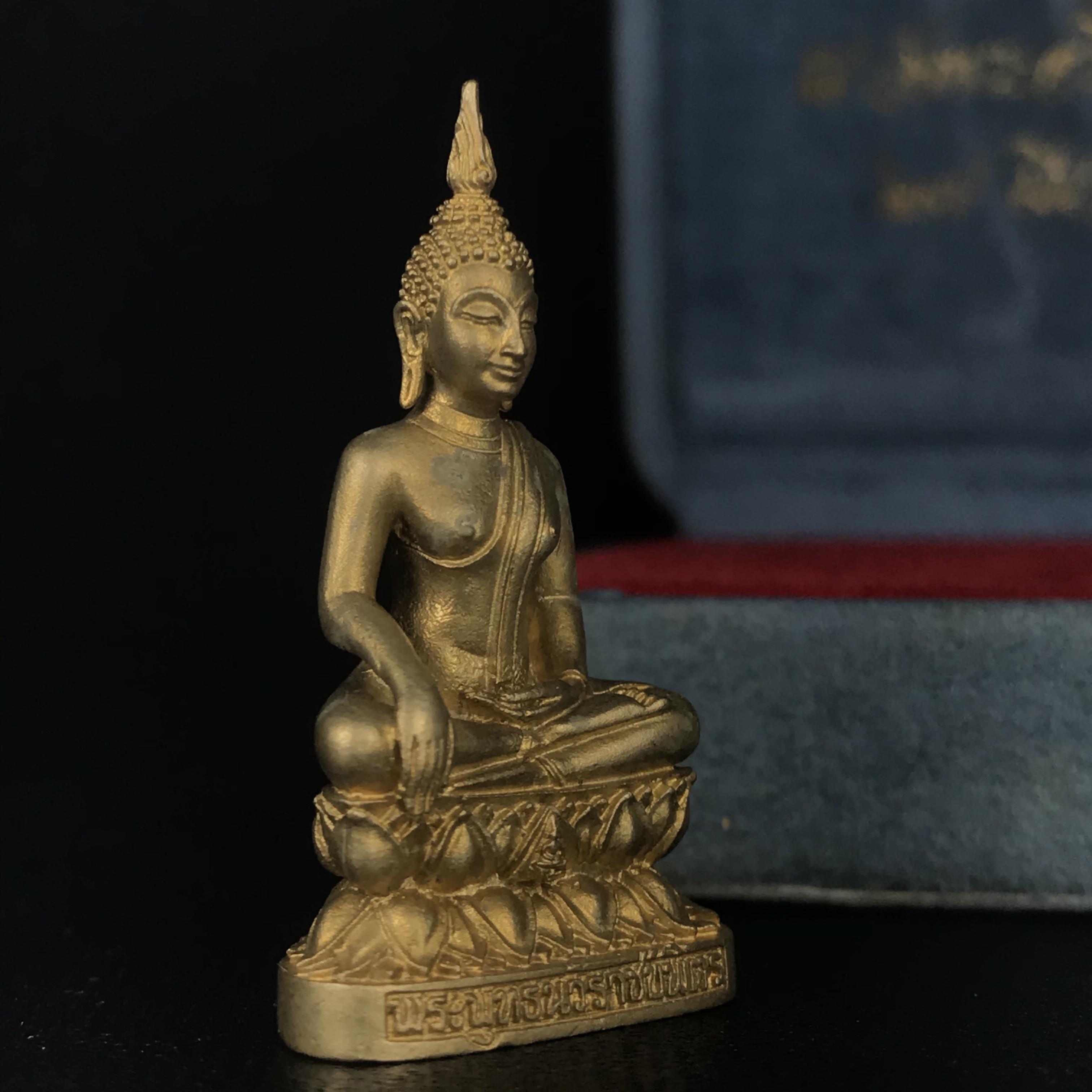 พระกริ่งพระพุทธนวราชบพิตร ครองสิริราชสมบัติครบ 50 ปี พ.ศ.2540 เนื้อทอง93 ชุดพระราชทาน(หายาก)