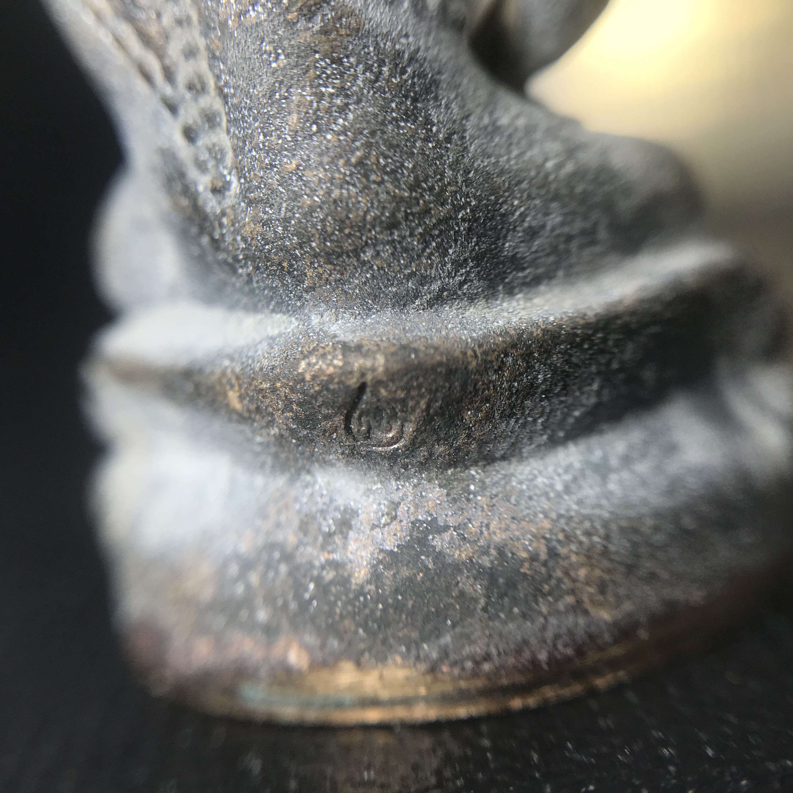 พระกริ่งชินบัญชรฉลองพระชันษา 100 ปี สมเด็จพระญาณสังวร วัดบวรนิเวศวิหาร ปี 2556 เนื้อนวโลหะผสมทองคำก้นทองแดง พิธีใหญ่ มวลสารเด่น นิยม(1 ใน 2556 องค์)