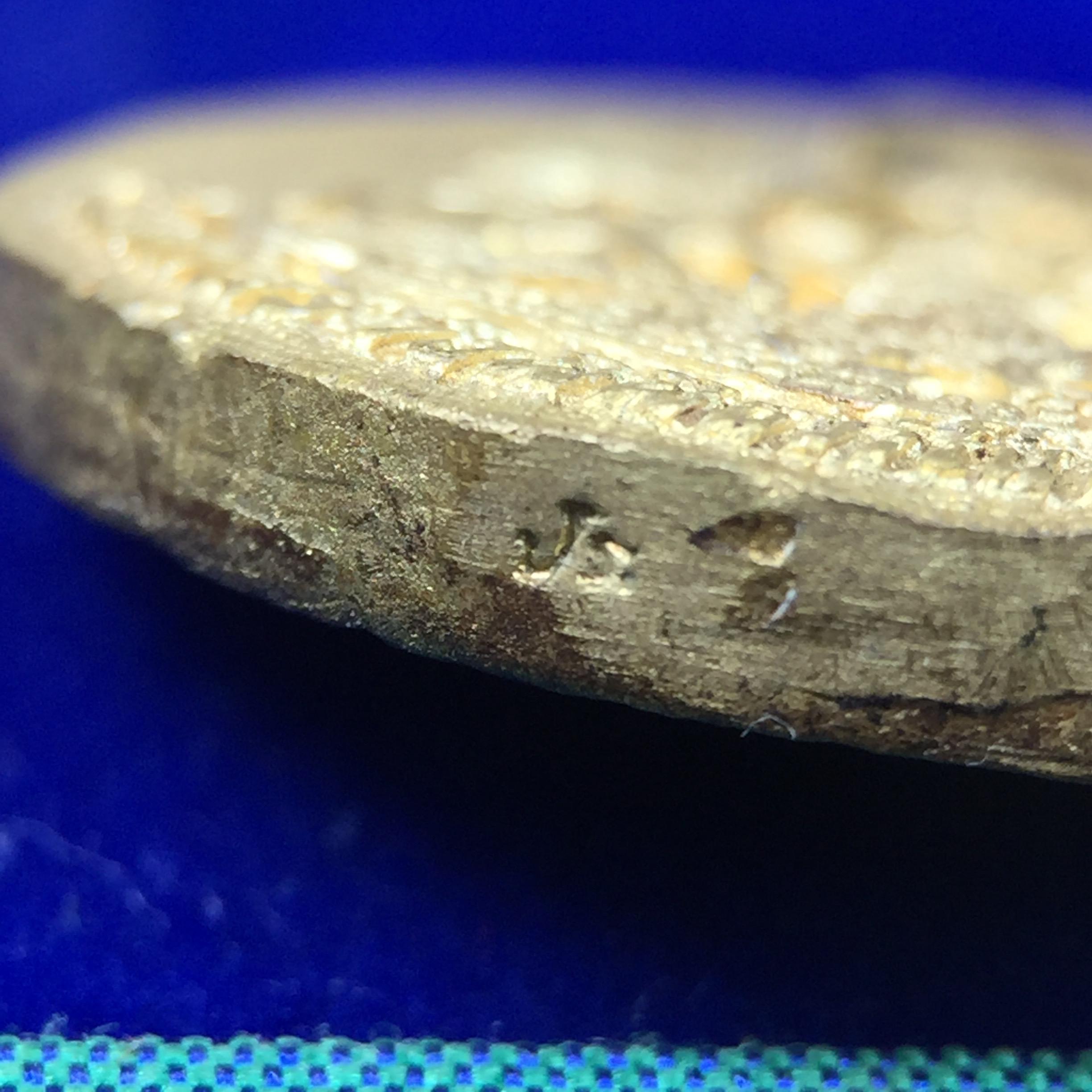 เหรียญรูปเหมือนพระญาณวิทยาคมเถร (หลวงพ่อคูณ ปริสุทโธ)ชุดกาญจนาภิเษกครองราชย์ครบ 50 ปี วัดบวรนิเวศวิหาร ปี พ.ศ. 2538 เนื้อบรอนซ์ทอง(จัดสร้างได้เหมือนหลวงพ่อคูณมาก มีรายละเอียดและความคมชัดสูง ลูกศิษย์ท่านไม่ควรพลาด วิจิตรศิลป์และพุทธศิลป์งดงาม)พิธีใหญ่